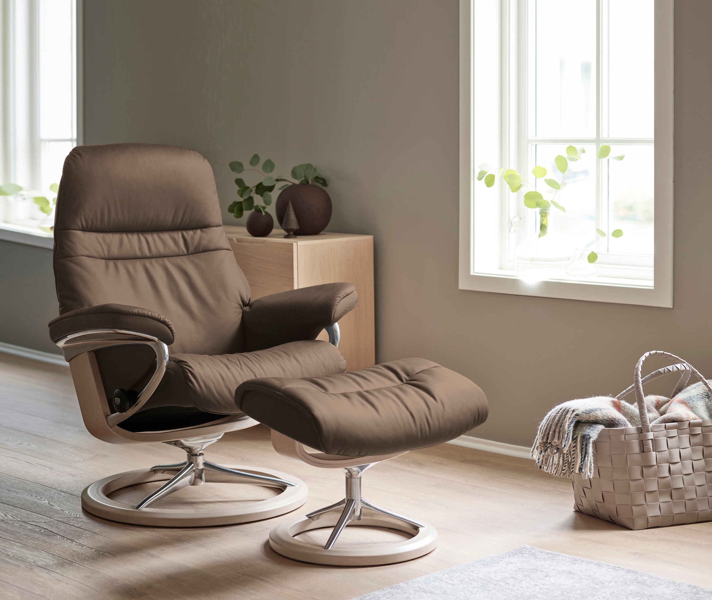 Stressless® Relaxsessel »Sunrise«, (Set, Relaxsessel mit Hocker), mit Signature Base, Größe M, Gestell Whitewash