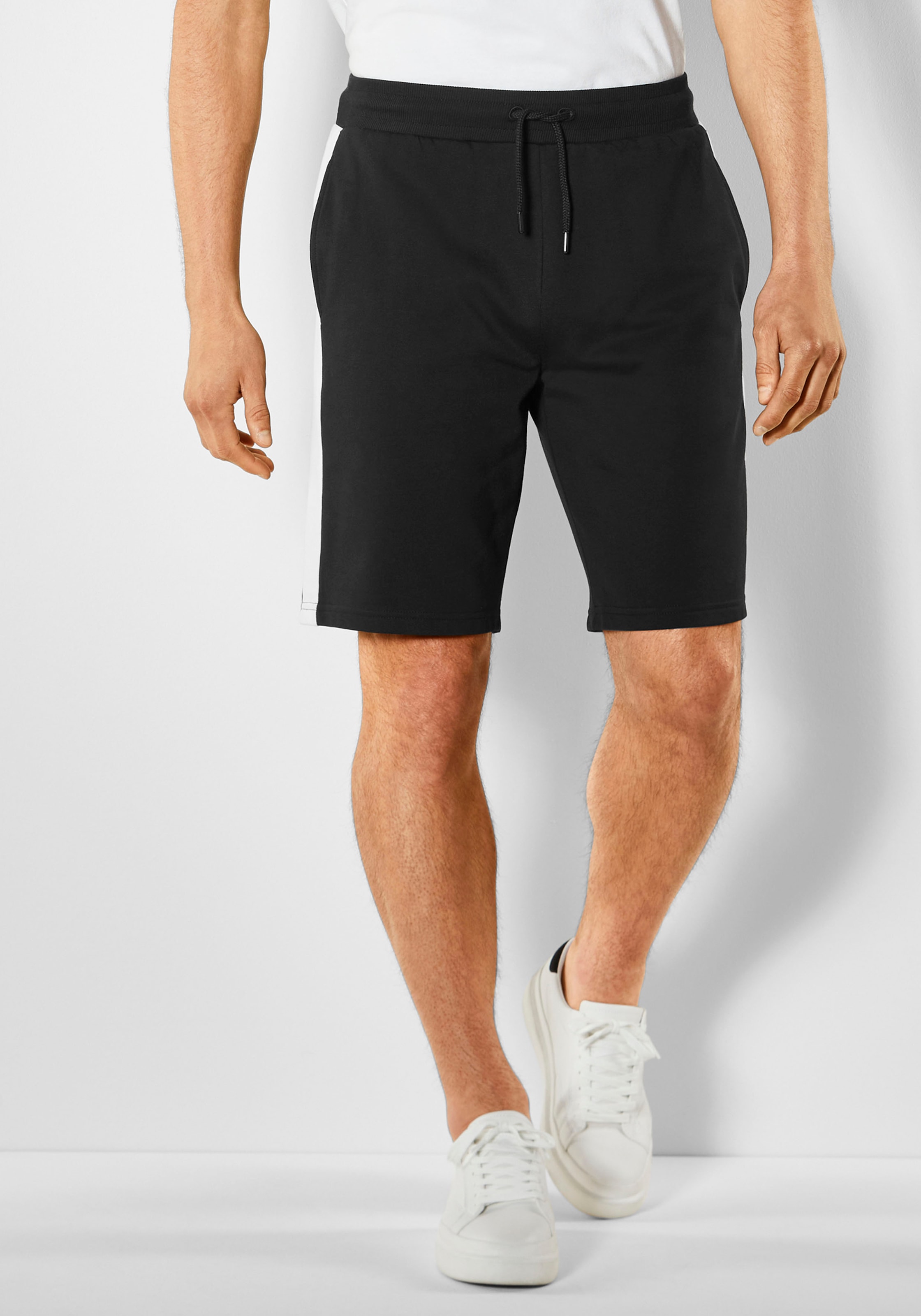 H.I.S Sweatshorts, seitlicher Streifen mit Logodruck