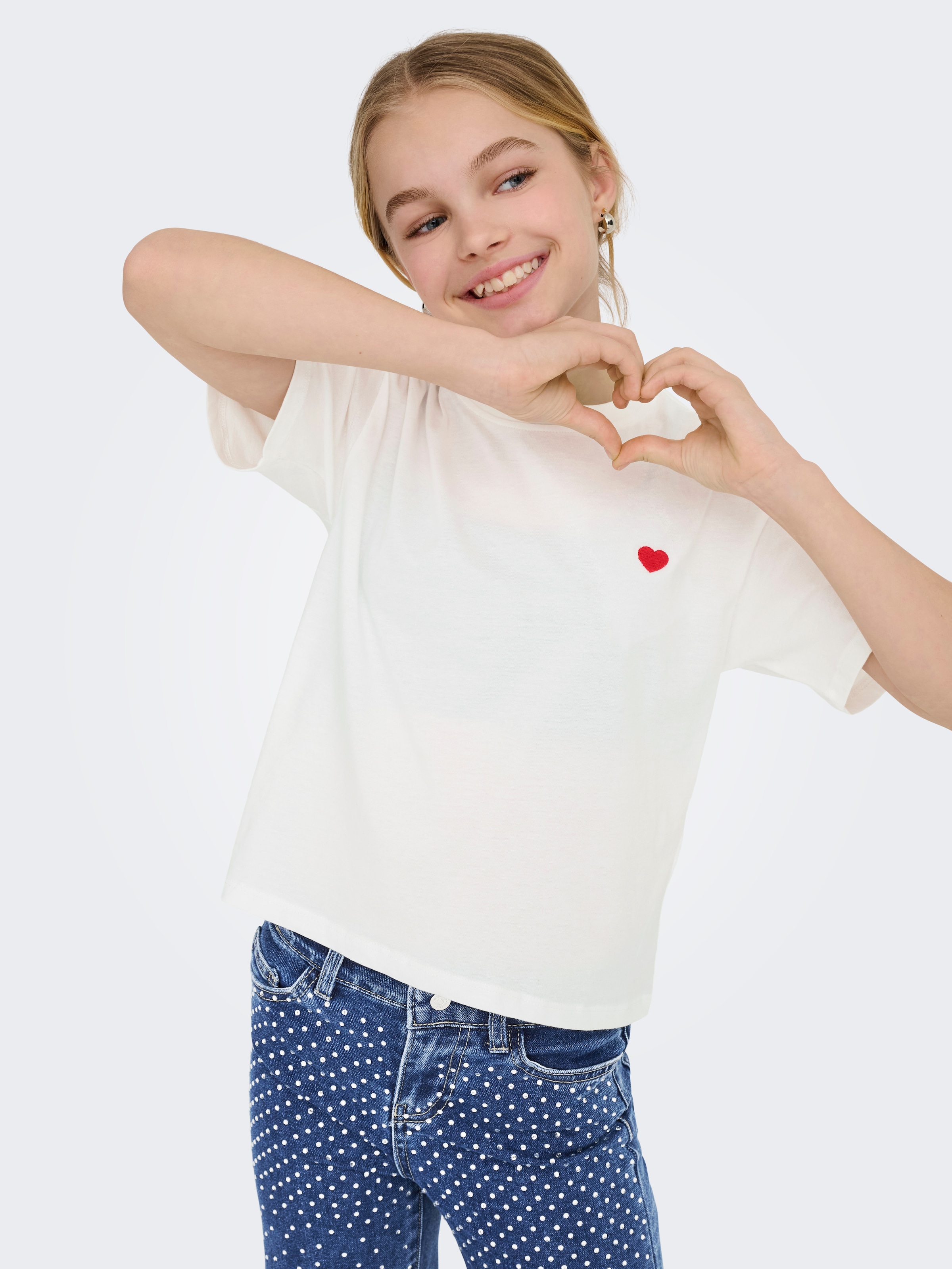 KIDS ONLY Kurzarmshirt »KOGMAIKEN LIFE CROPHEART SS TOP JRS NOOS«, mit kleinem Herzchenmotiv auf der Brust