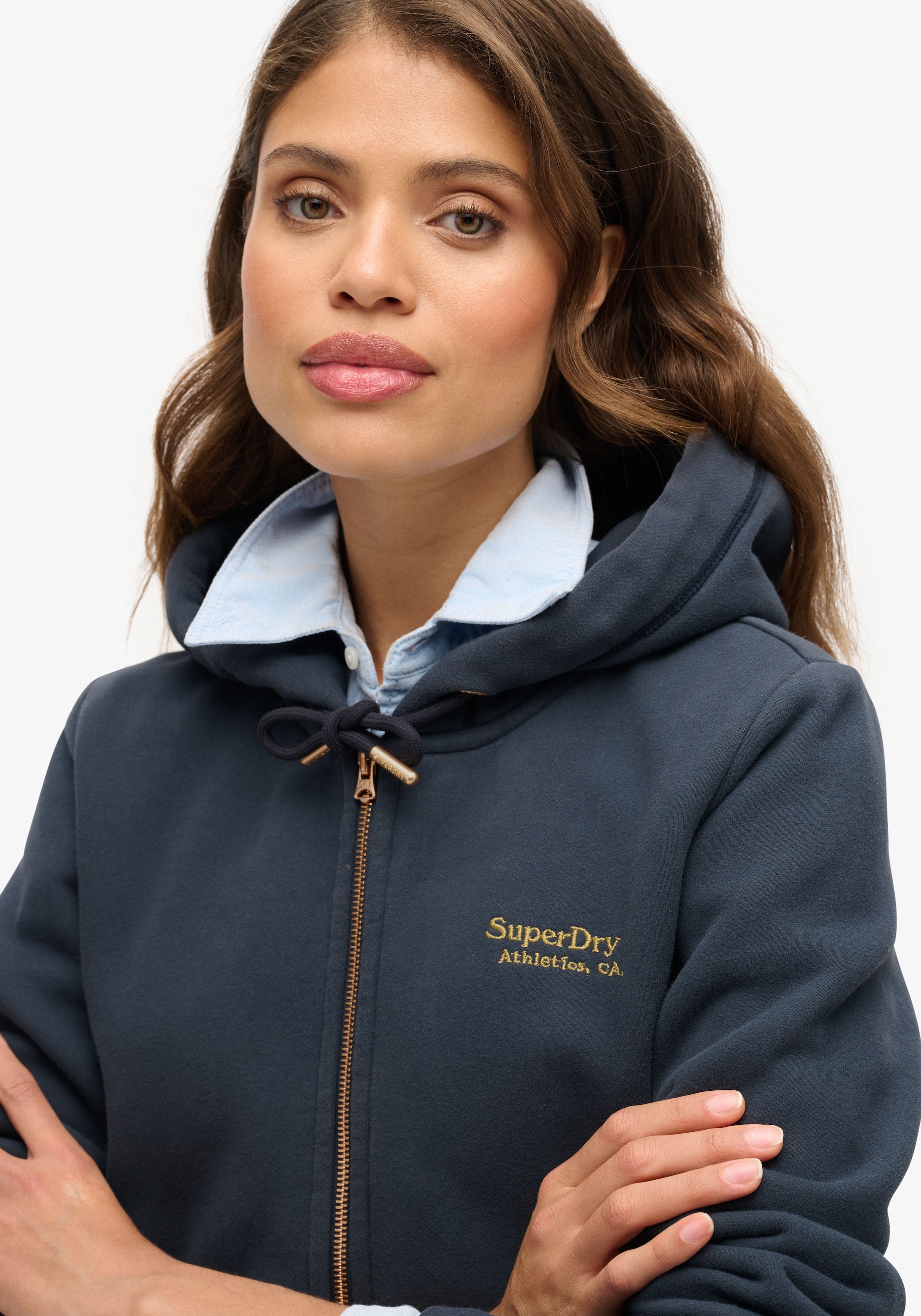Superdry Kapuzensweatjacke »ESSENTIAL LOGO ZIP HOODIE«, mit Logostickerei