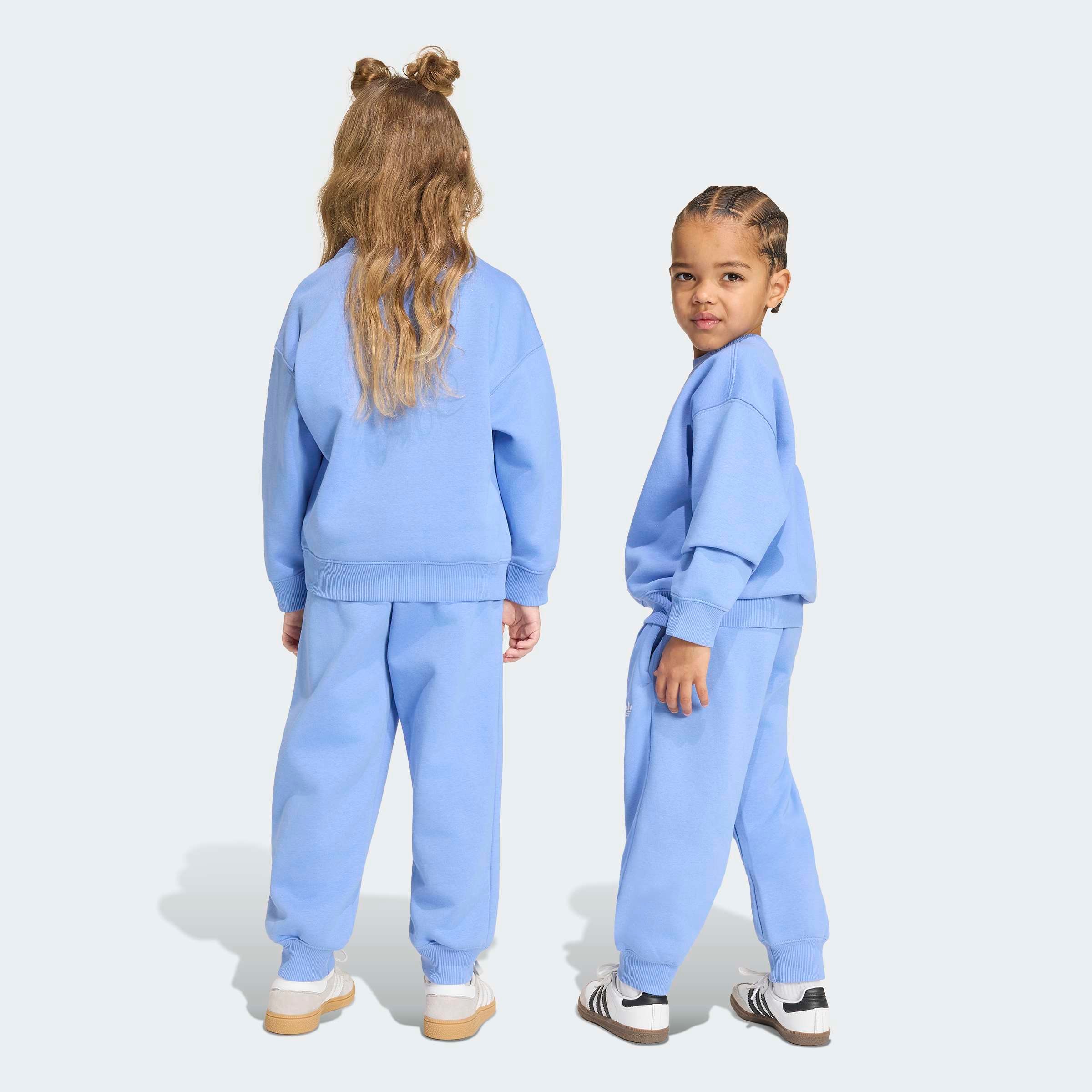 adidas Originals »MIT RUNDHALSAUSSCHNITT, LOCKER GESCHNITTEN« 2 für Kinder, zweiteiliges Set, sportlicher Stil