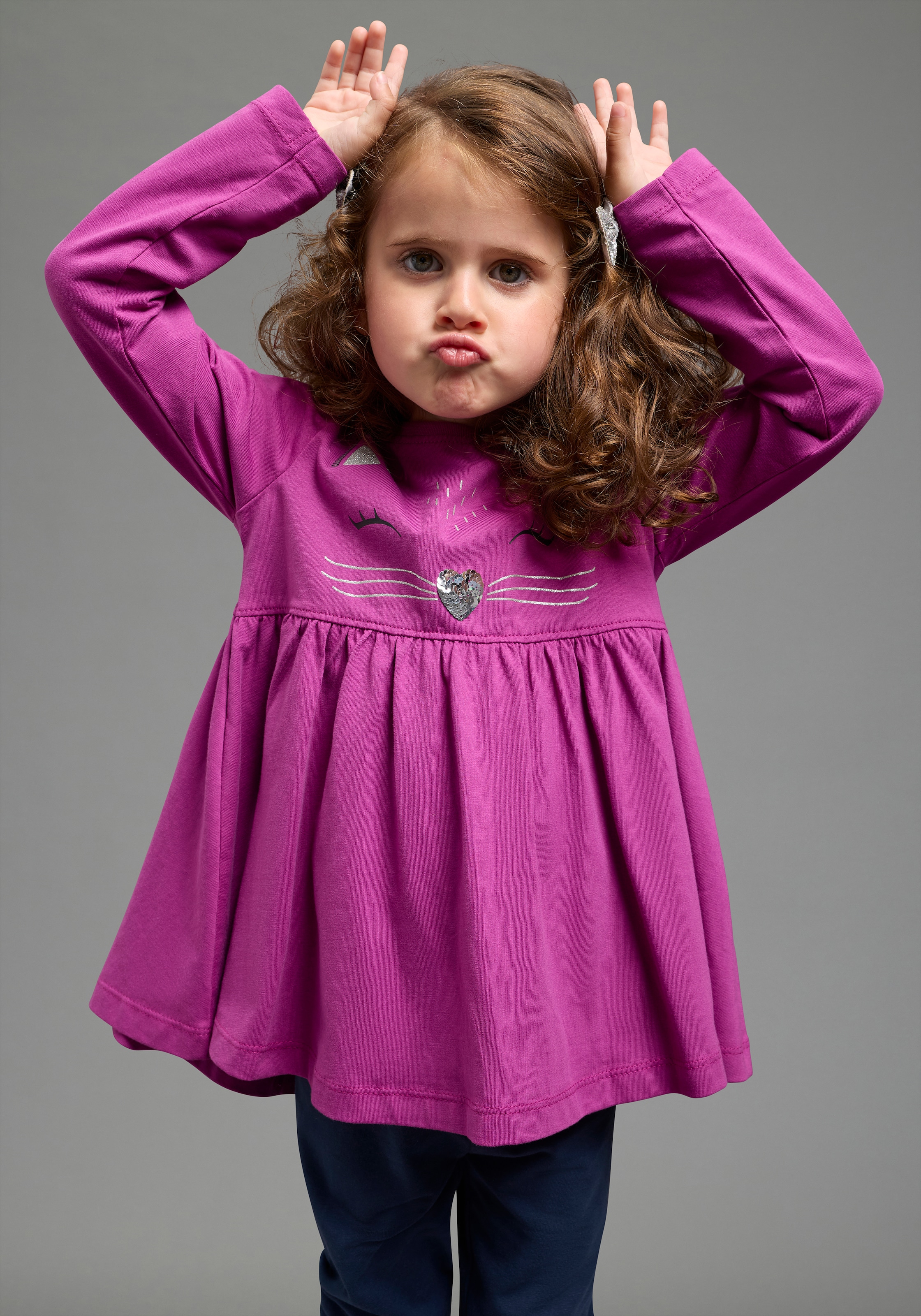 KIDSWORLD Langarmshirt & Leggings »2tlg. Set Shirt + Leggings mit schöner Paillettenapplikation« Set, 2, 2 Süßes Outfit für kleine Mädchen