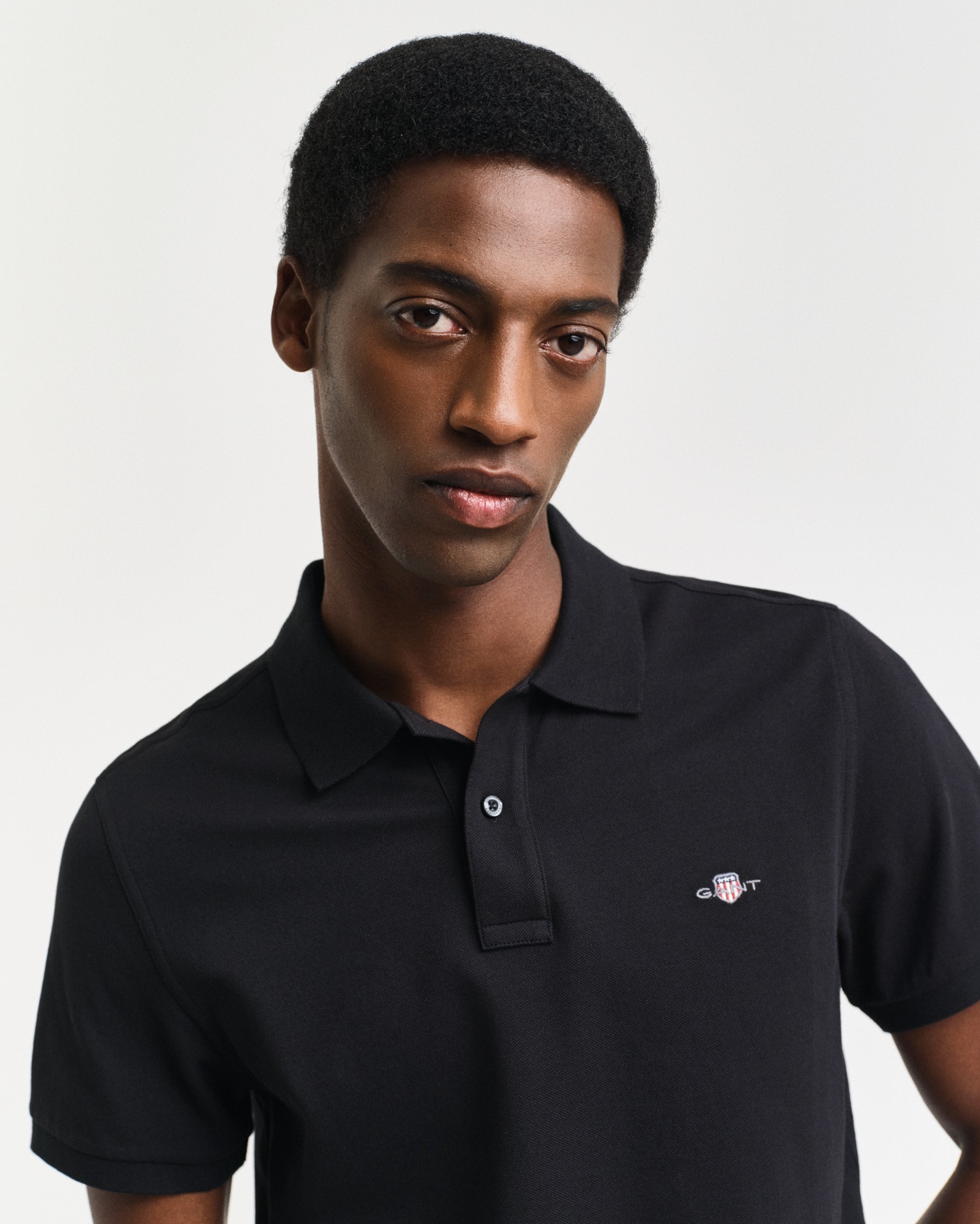 Gant Poloshirt »REG SHIELD SS PIQUE POLO«, mit Logo und Flachstrickkragen 100% Baumwolle Pique