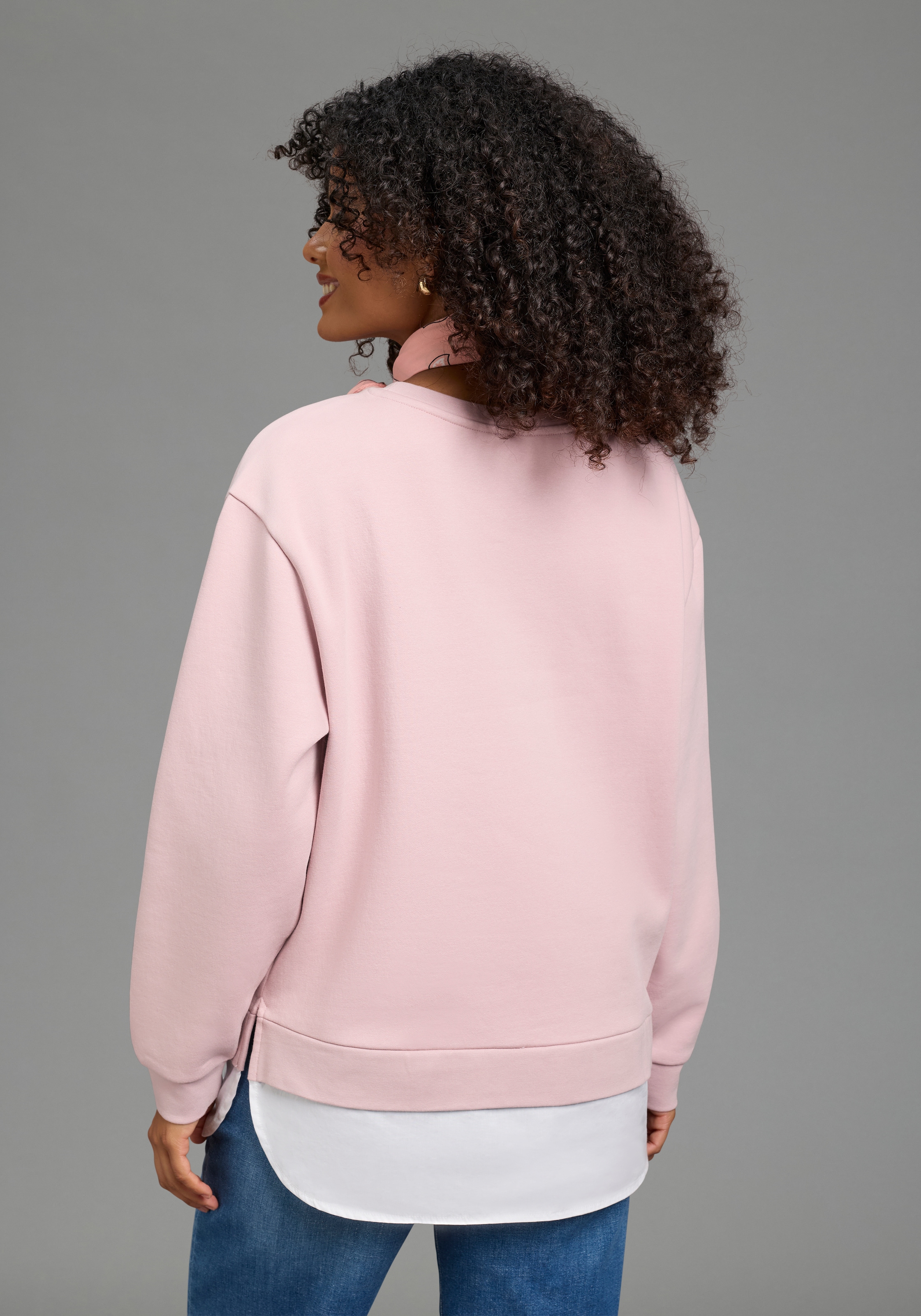 Laura Scott Longsweatshirt , in 2-in-1 Optik durch angesetzes Blusenteil mit harmonischen Druck
