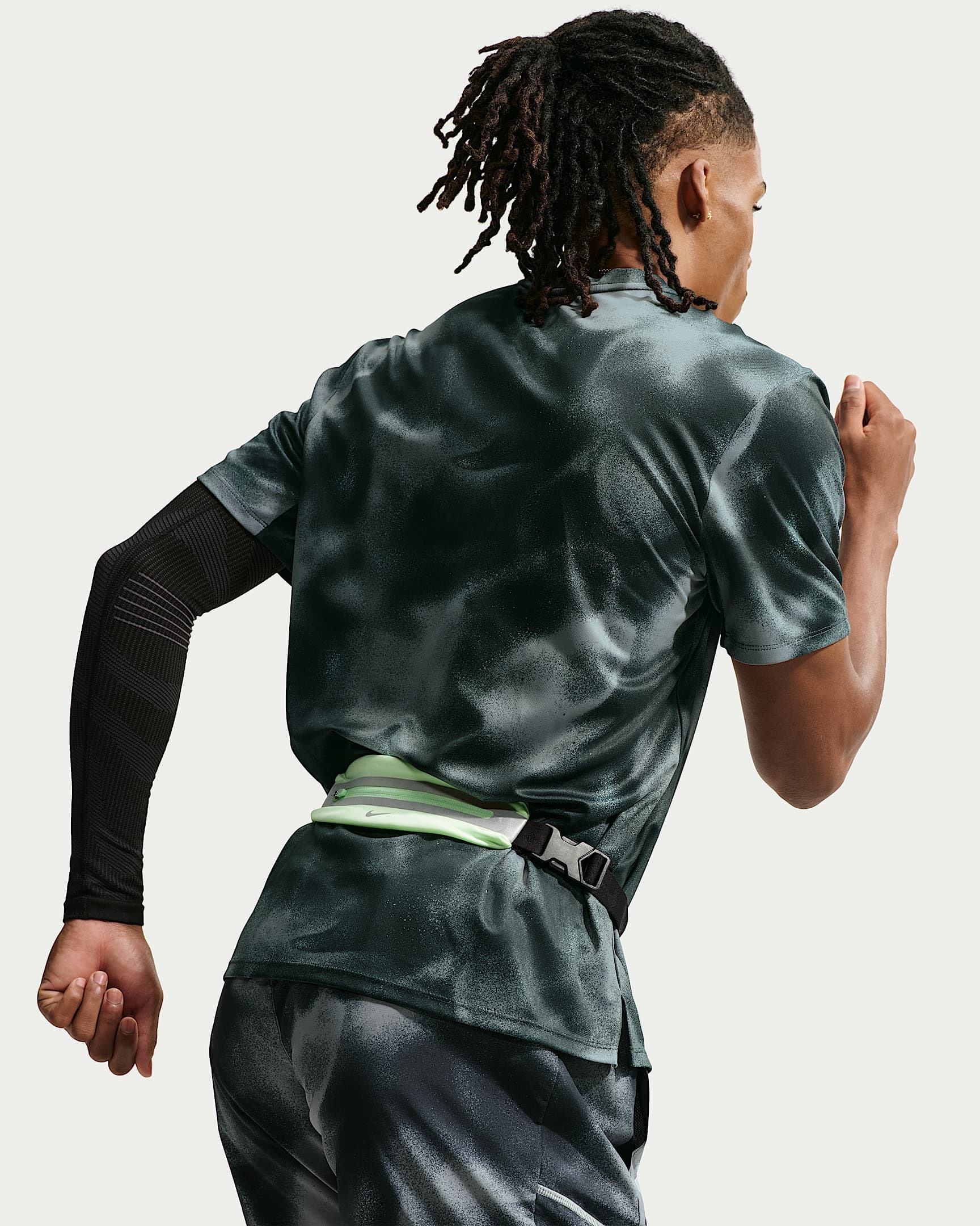 Nike Laufshirt »Nike Miler Men's Dri-FIT UV Short-Sleeve Running Top« mit Kurzarm-Design, für Läufe, Fitnessstudio und Streetwear-Look