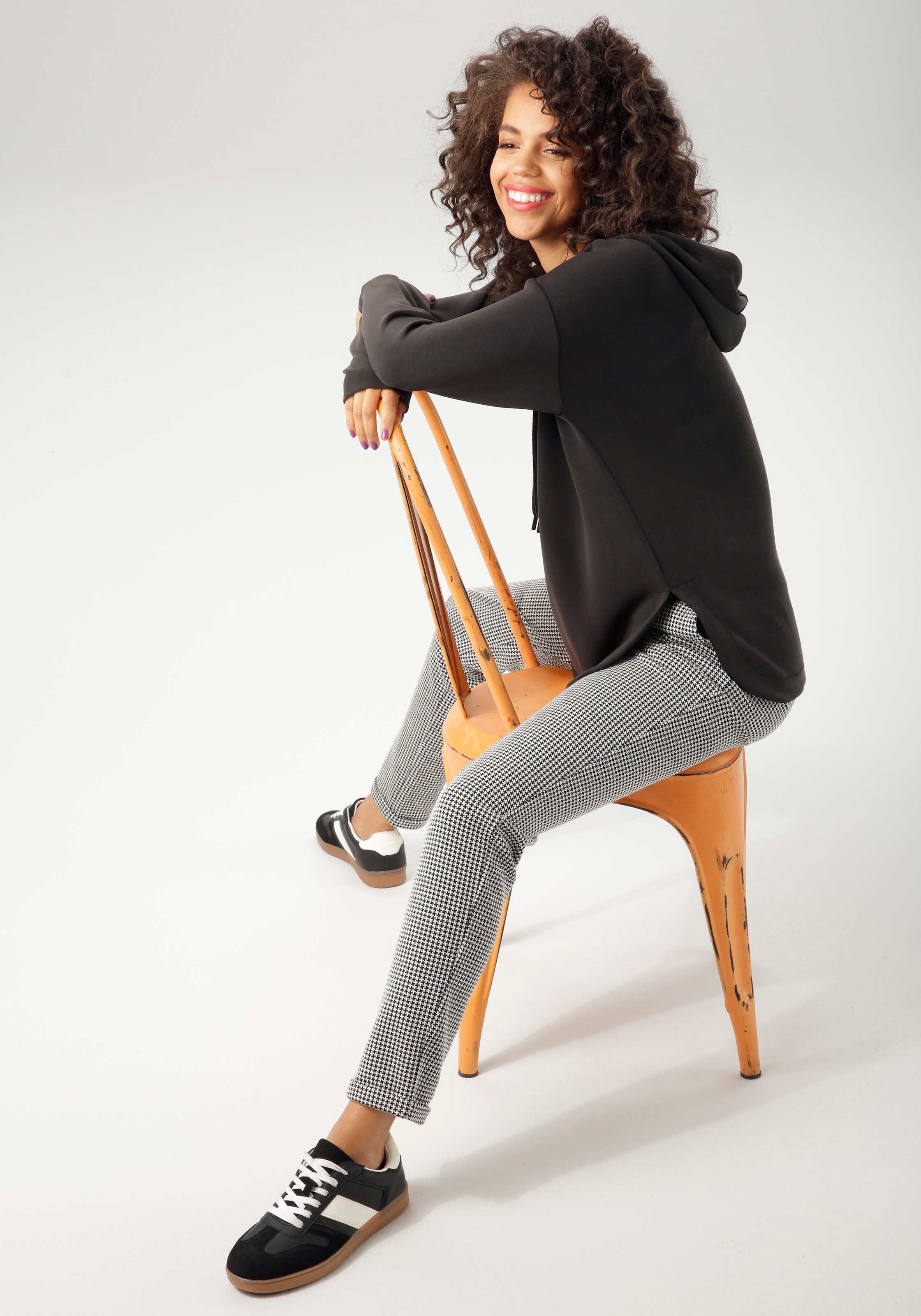 Aniston CASUAL Sweatshirt, mit Bindeband an der Kapuze - NEUE KOLLEKTION