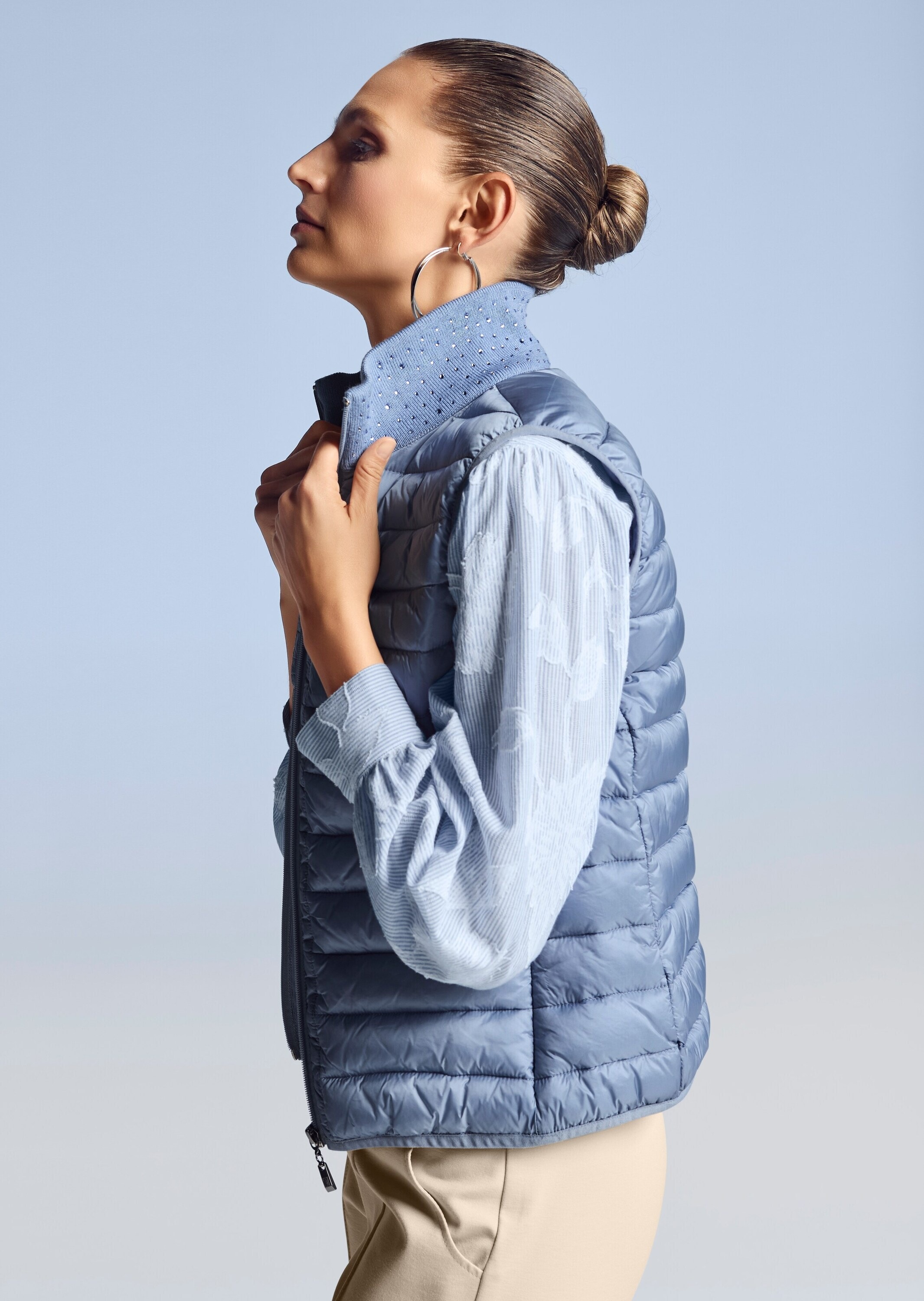 MADELEINE Kurzweste »Steppweste Sportive, elegante Outdoor-Weste mit Steppung« Hotfix Steine am Stehkragen