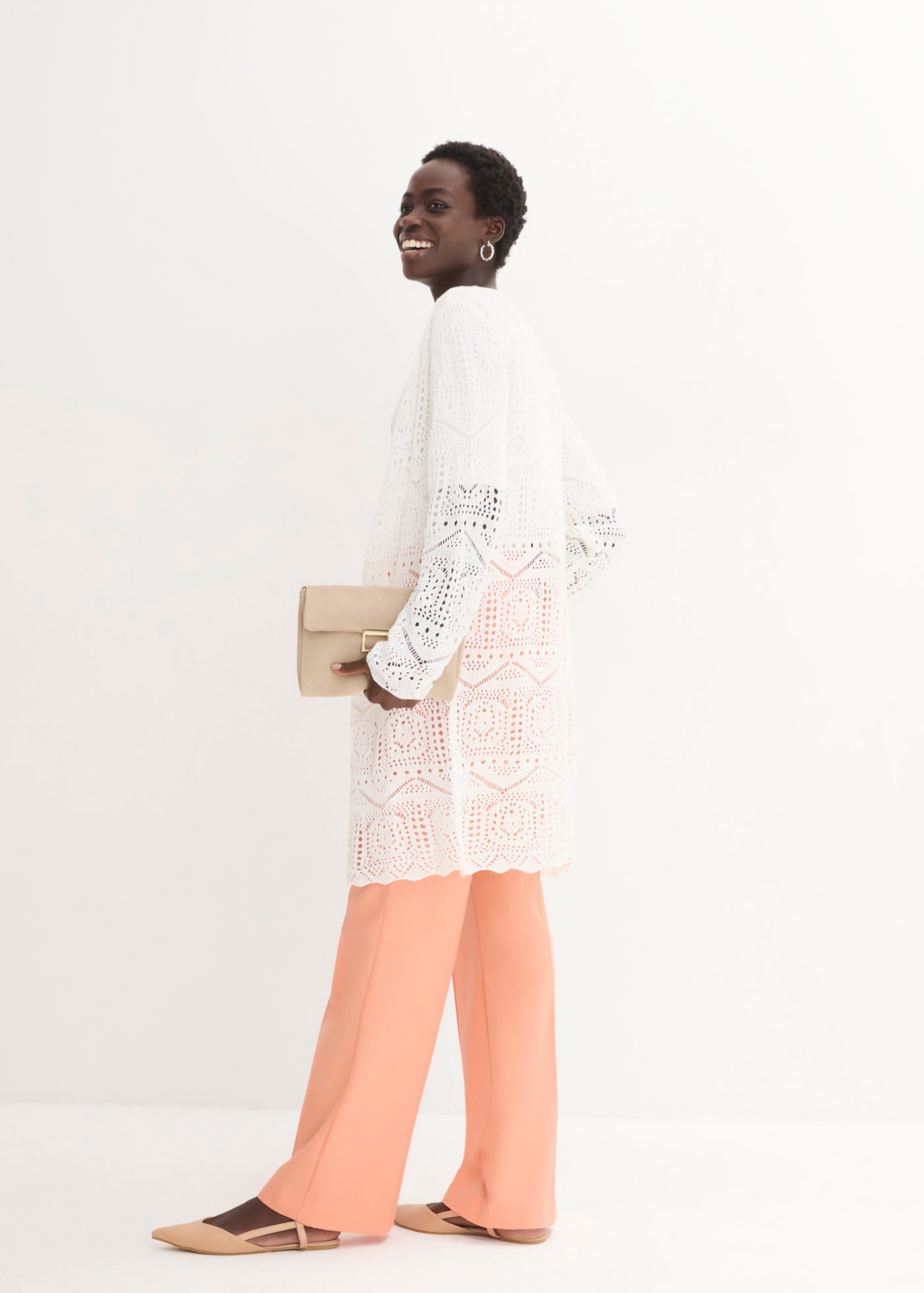 bonprix Longstrickjacke 1 tlg. lockere und offene Passform, mit femininem Lochmuster, casual Stil