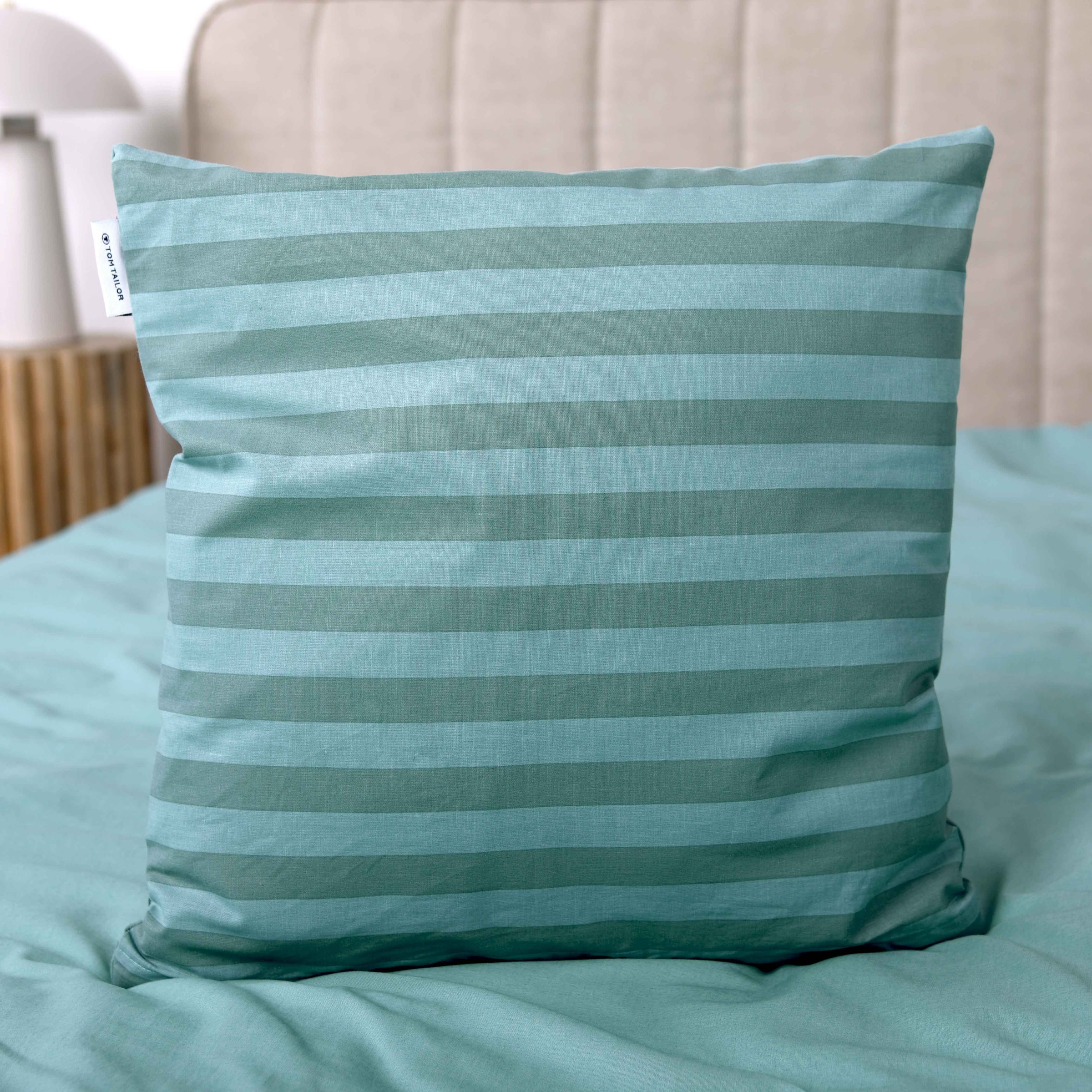 TOM TAILOR HOME Kissenhülle »new bedroom, MEDIUM STRIPES, 40x40cm oder 40x80cm«, (1 St.), mit farbigem Markenreißverschluss