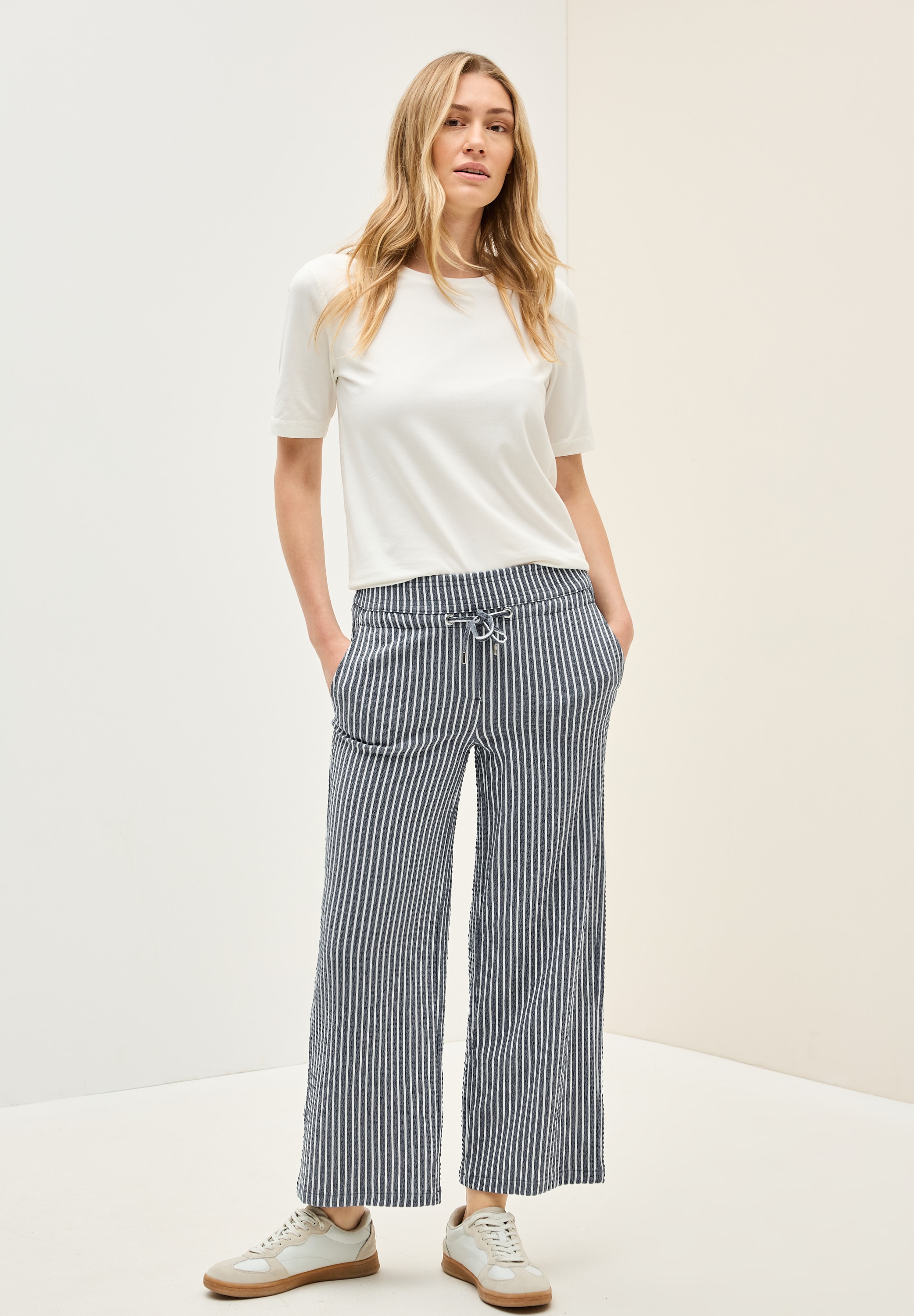 Cecil Stoffhose »Style Neele«, mit Streifen-Muster, Seersucker-Style
