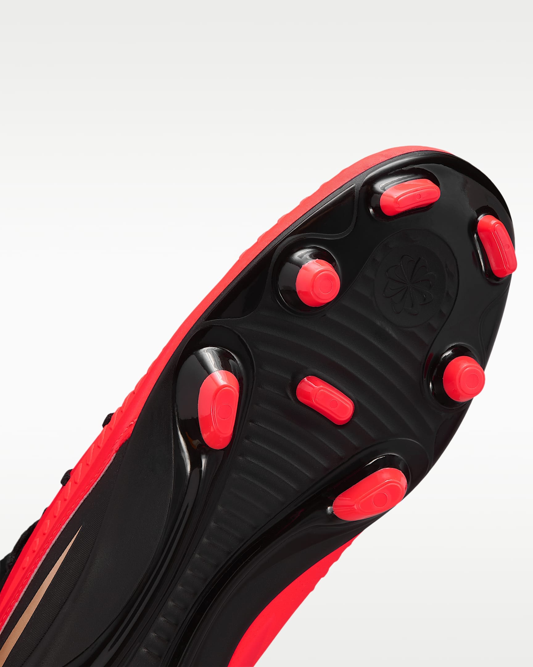 Nike Fußballschuh »Phantom 6 High Club«  Außensohle für Rasen & Kunstrasen und feste Böden