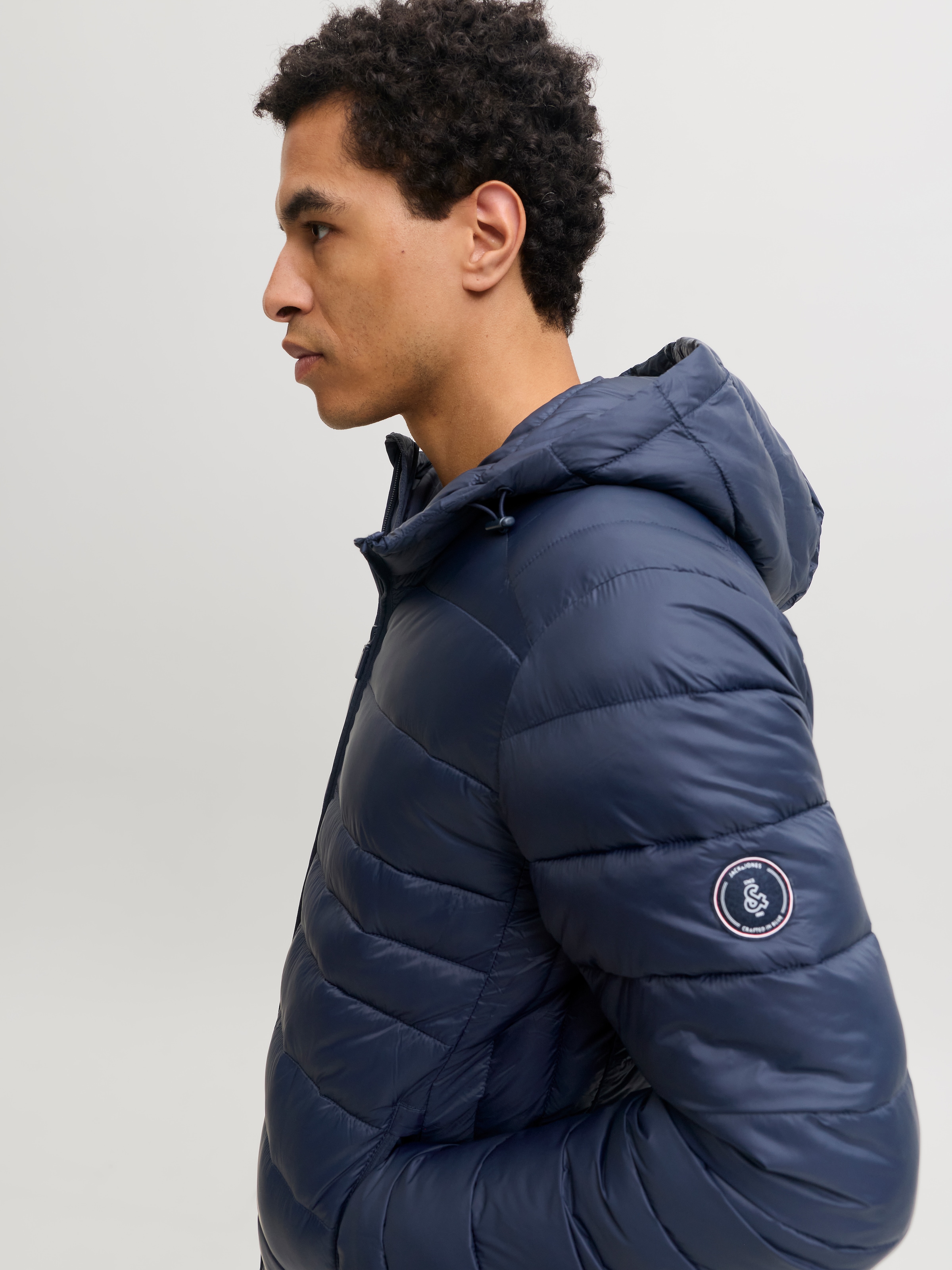 Jack & Jones Steppjacke »JJEKINGSLEY LIGHT PUFFER HOOD NOOS« mit Kapuze Kunstfaser, mit Kapuze