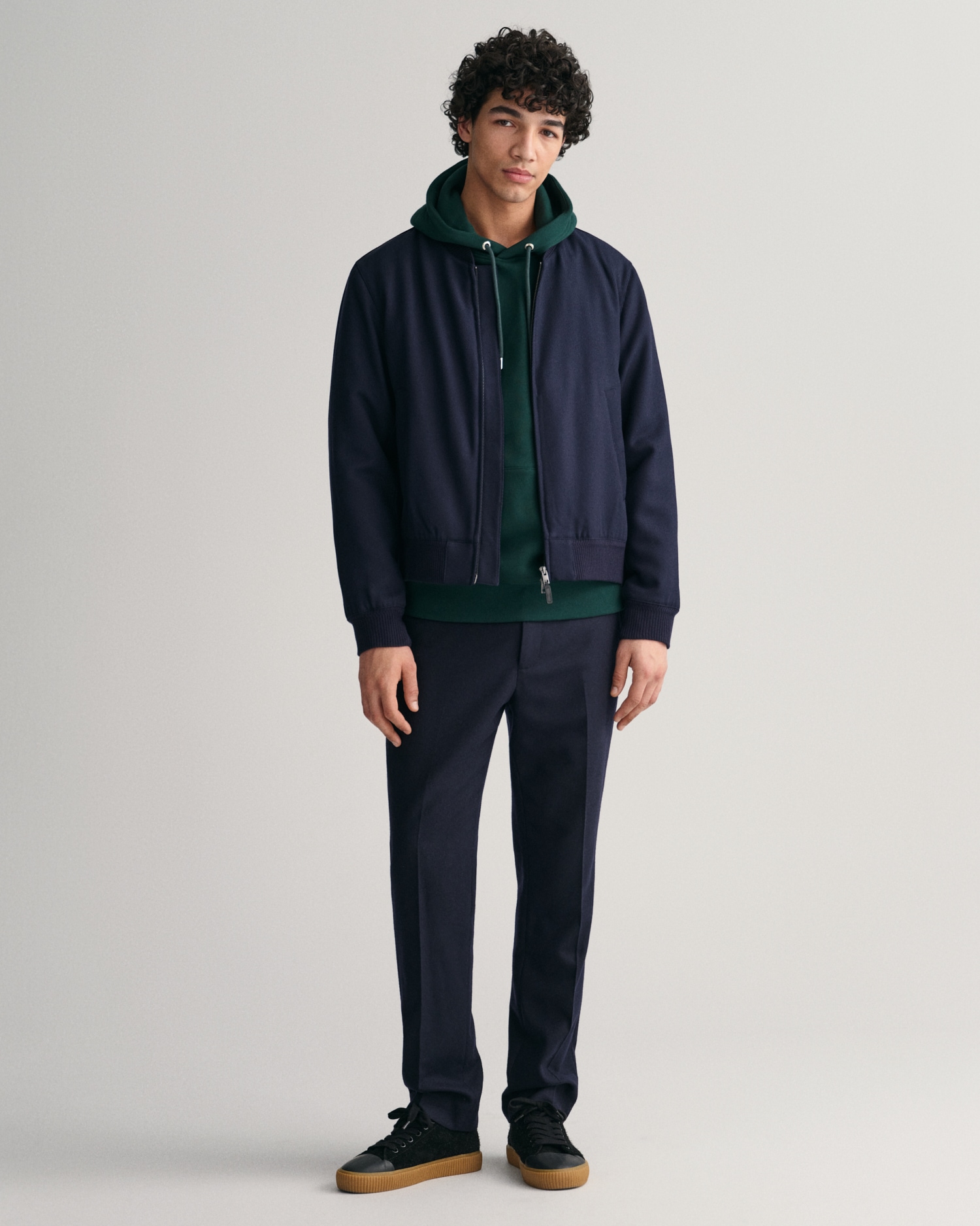 Gant Hoodie »REG SHIELD HOODIE«, mit Logostickerei auf der Brust