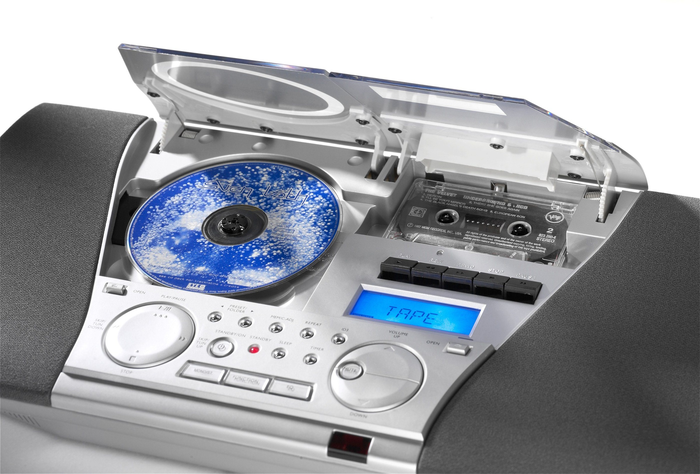 Radiogerät mit integriertem CD-Spieler