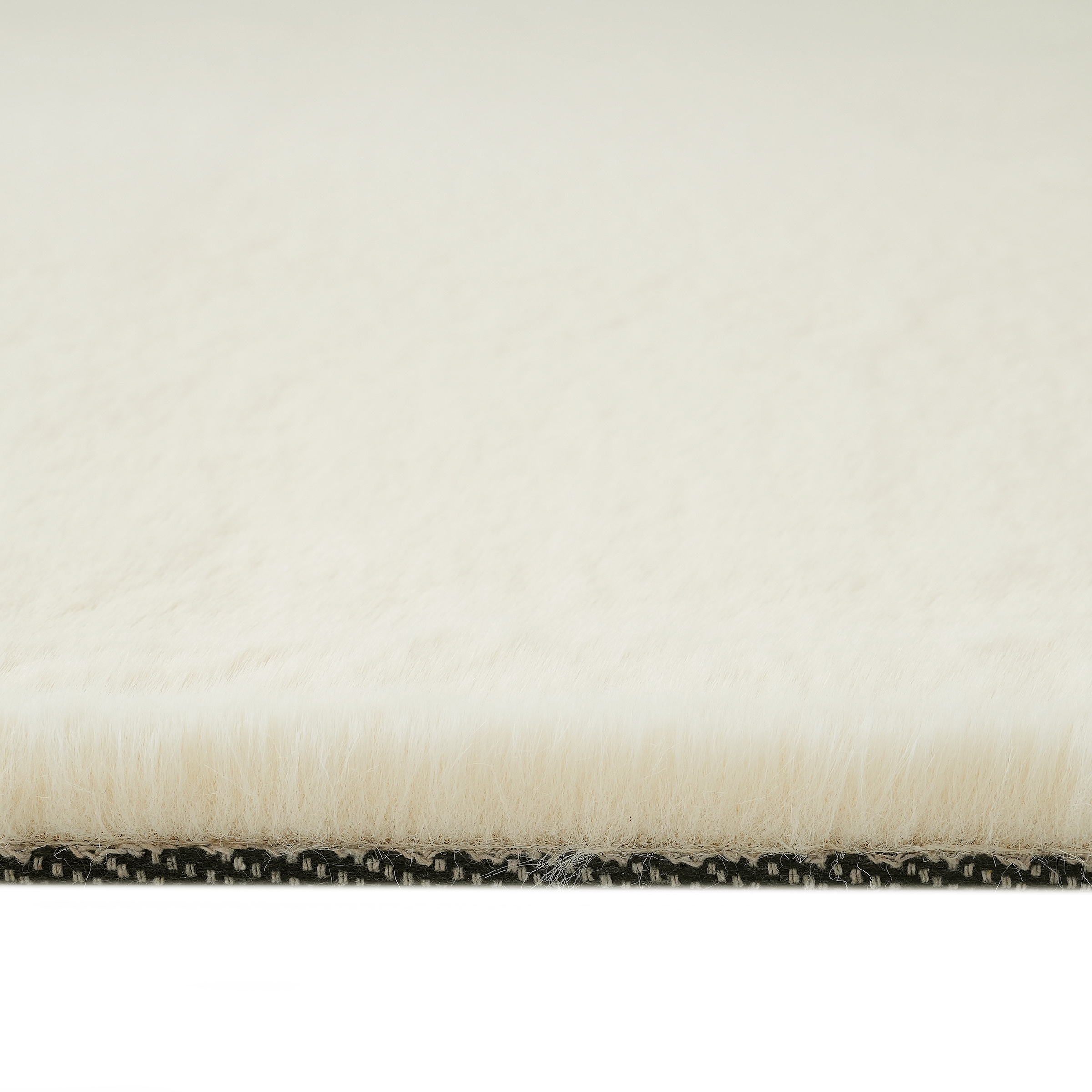 Bruno Banani Fellteppich »Rabbit 2, Kunstfell Teppich, Modern«, rechteckig, 25 mm Höhe, Kaninchenfell-Haptik, sehr weich, Wohnzimmer, Schlafzimmer, Esszimmer