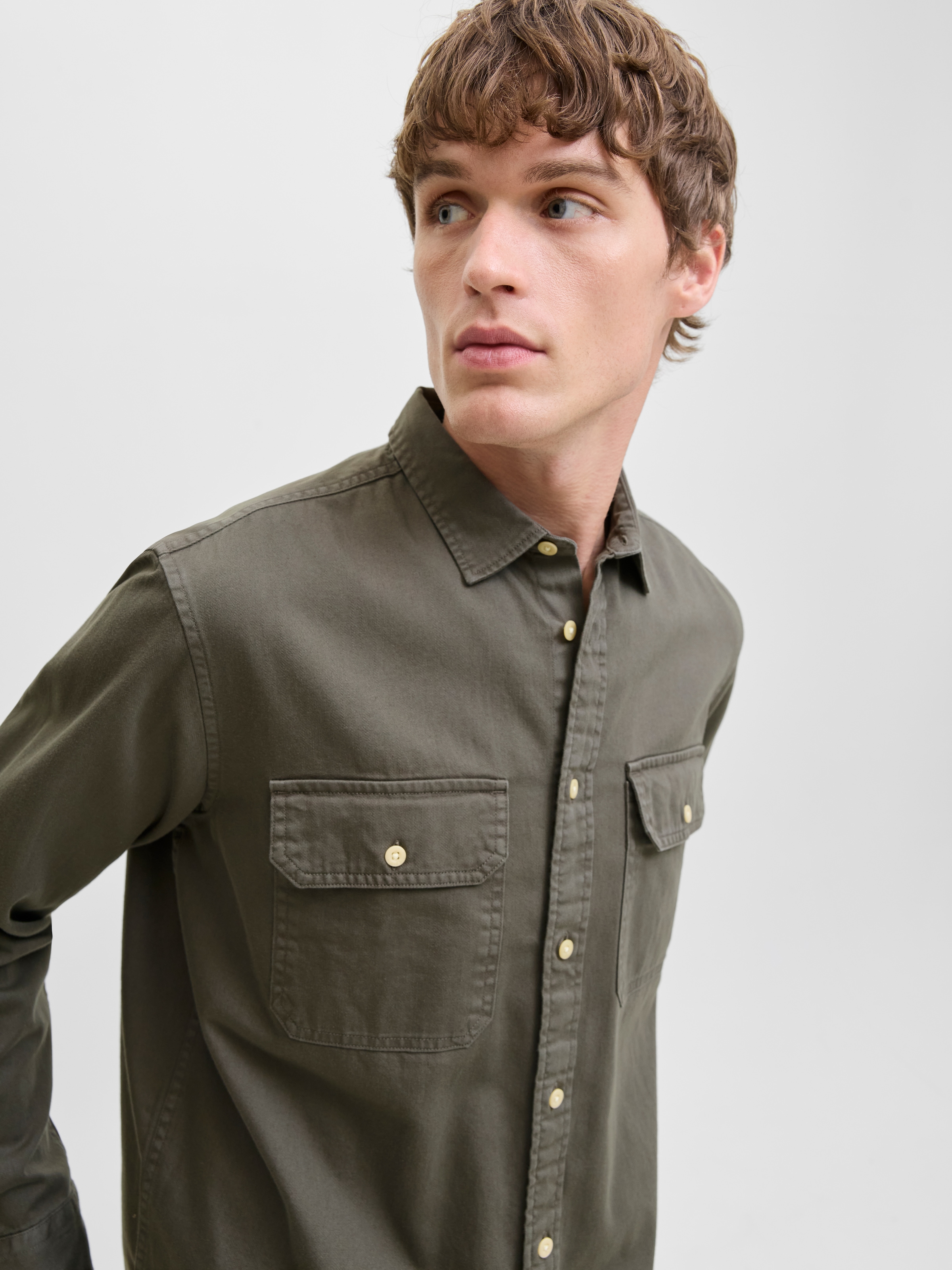 Jack & Jones Langarmhemd »JJETRAVIS SHIRT LS NOOS«, mit Brusttaschen