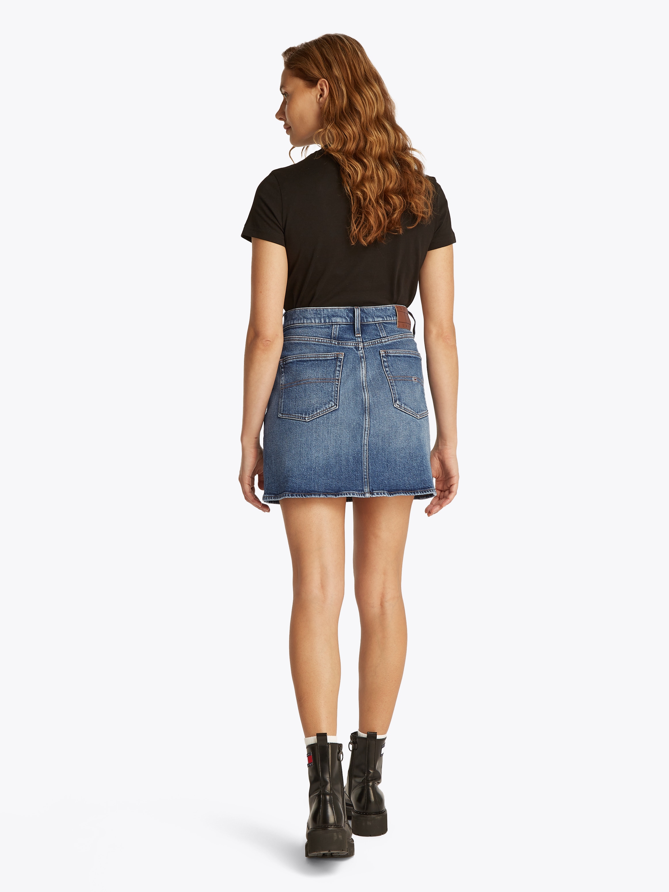 Tommy Jeans Jeansrock »MOM SKIRT BI0134«, mit Logo-Badge