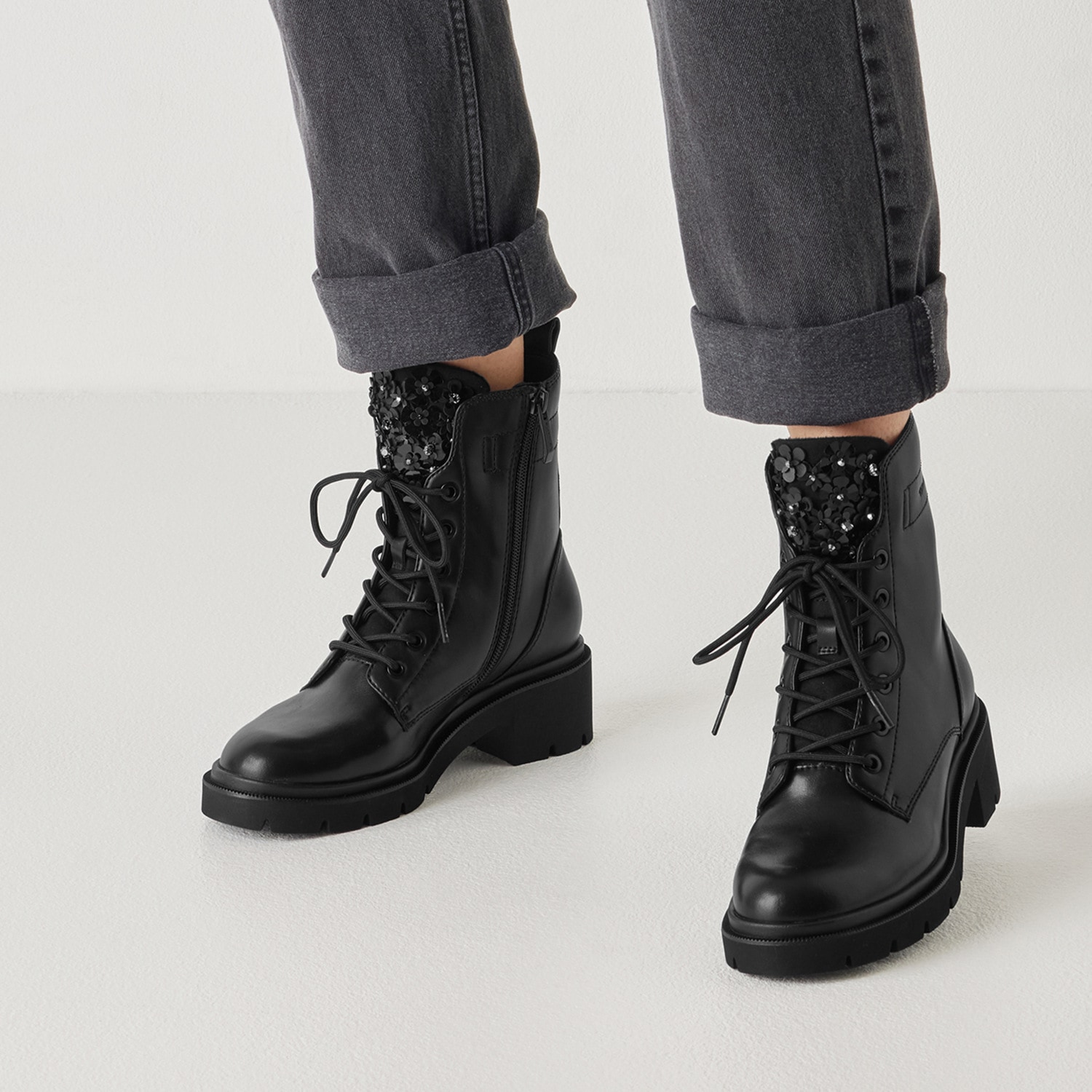 Tamaris Schnürstiefelette  Blockabsatz, Schnürboots mit dekorativer Blütenverzierungen
