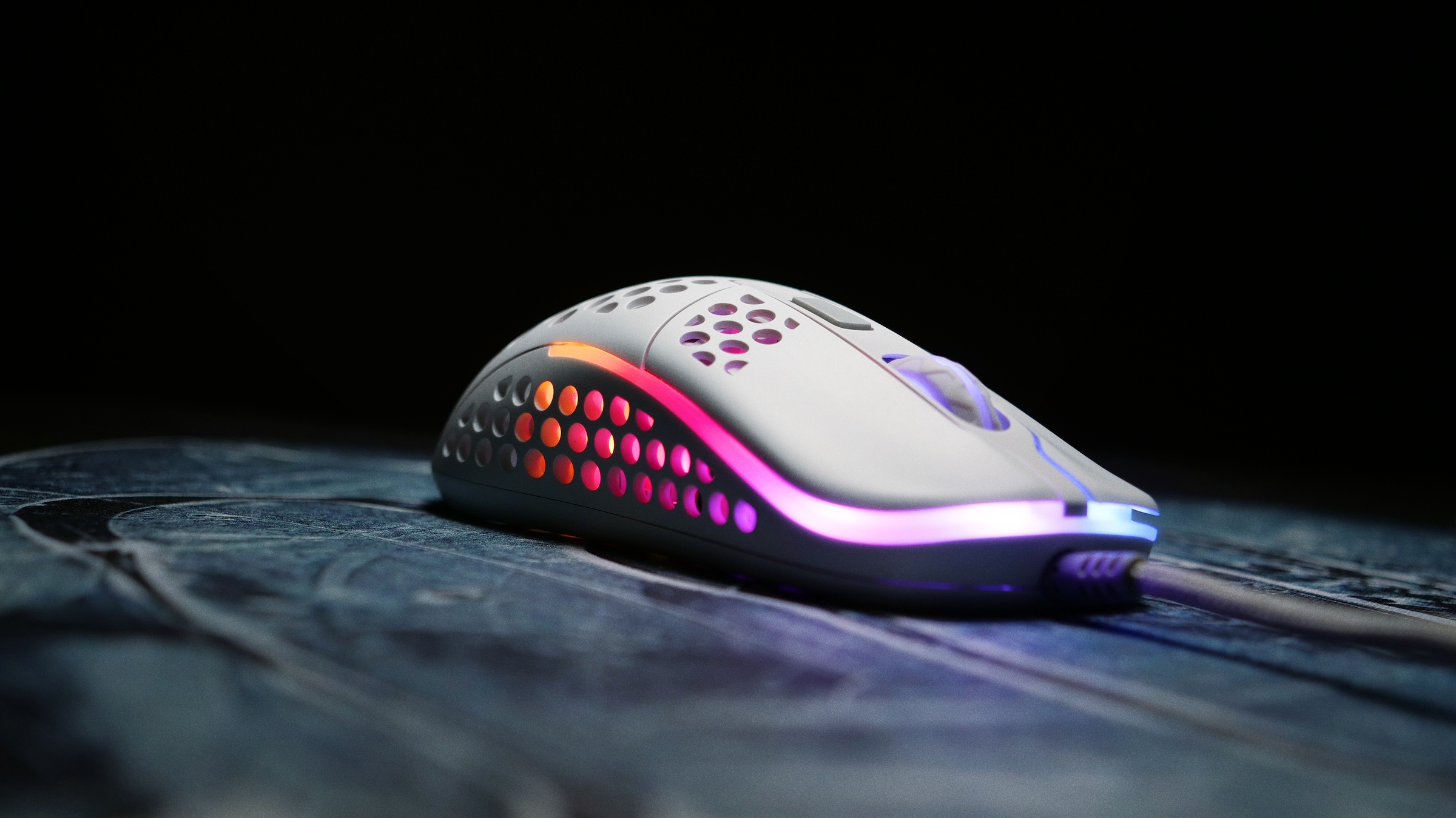 Cherry Xtrfy Gaming-Maus »M42 RGB«, kabelgebunden, ultraleichte Gaming-Maus