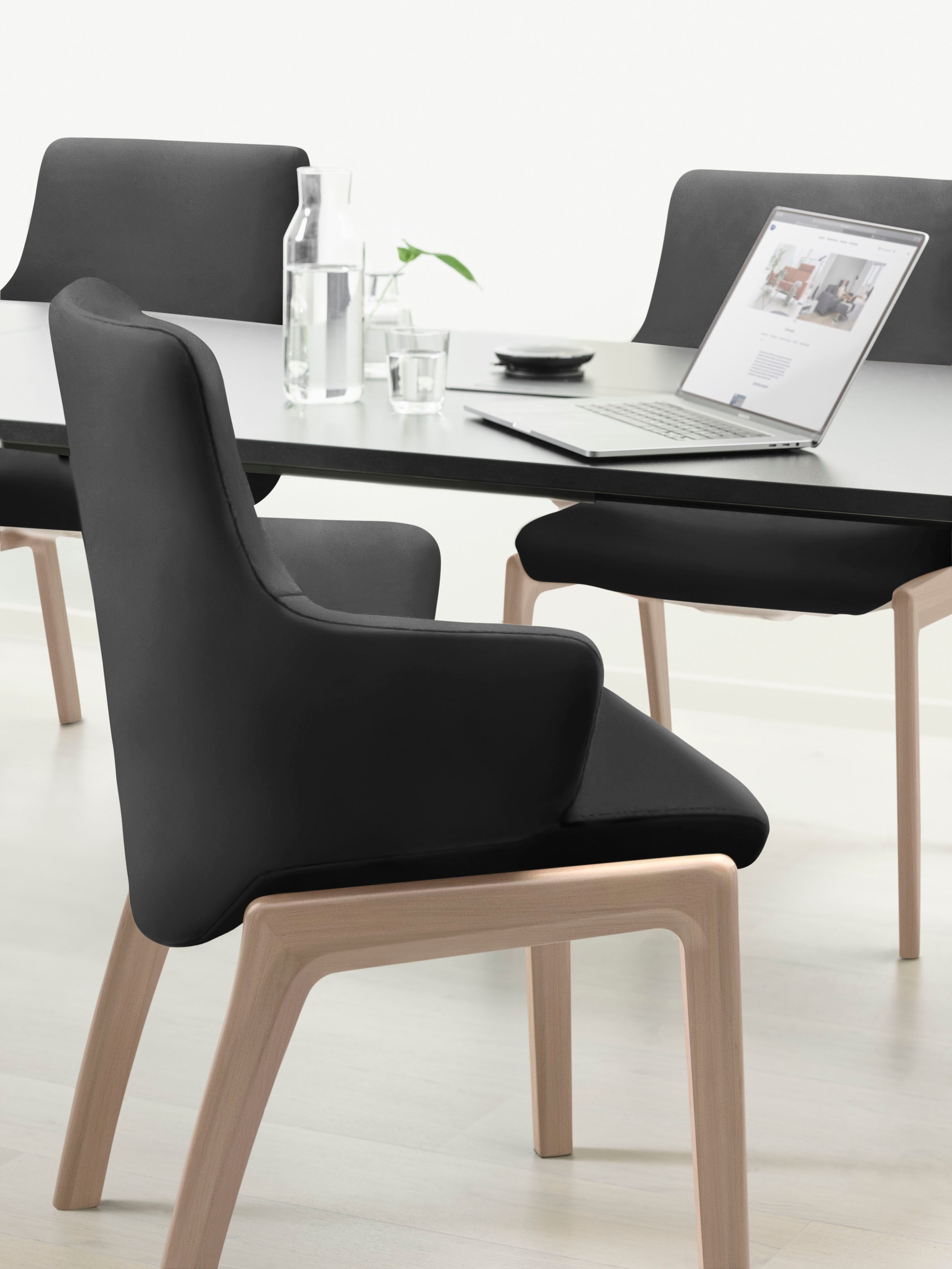 Stressless® Polsterstuhl »Laurel«, Leder PALOMA, Low Back mit Armlehne, Größe L, mit abgerundeten Beinen in Walnuss