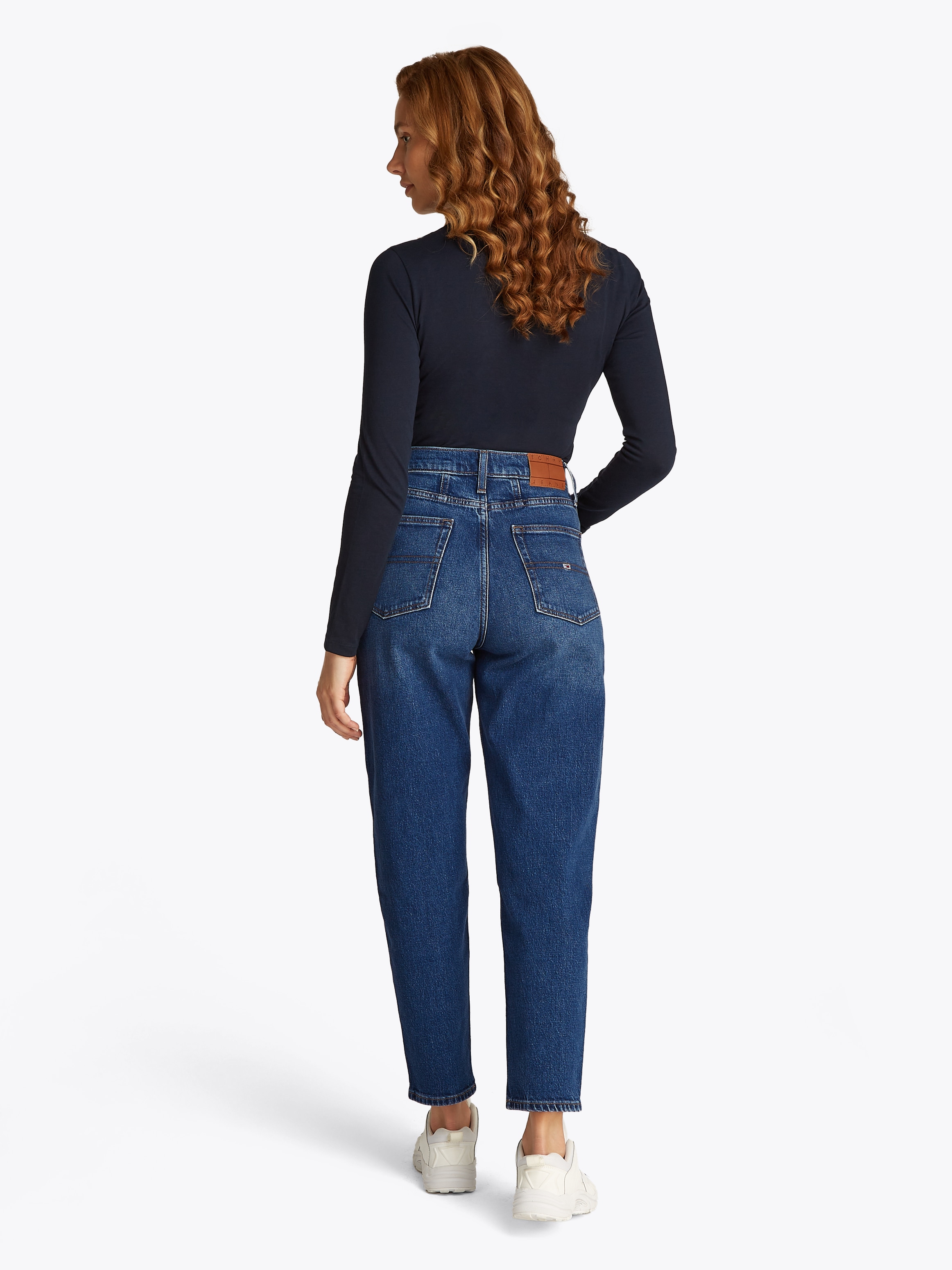 Tommy Jeans Mom-Jeans »Tommy Jeans - High waist - Mom-Jeans«, mit Logo-Stickereien