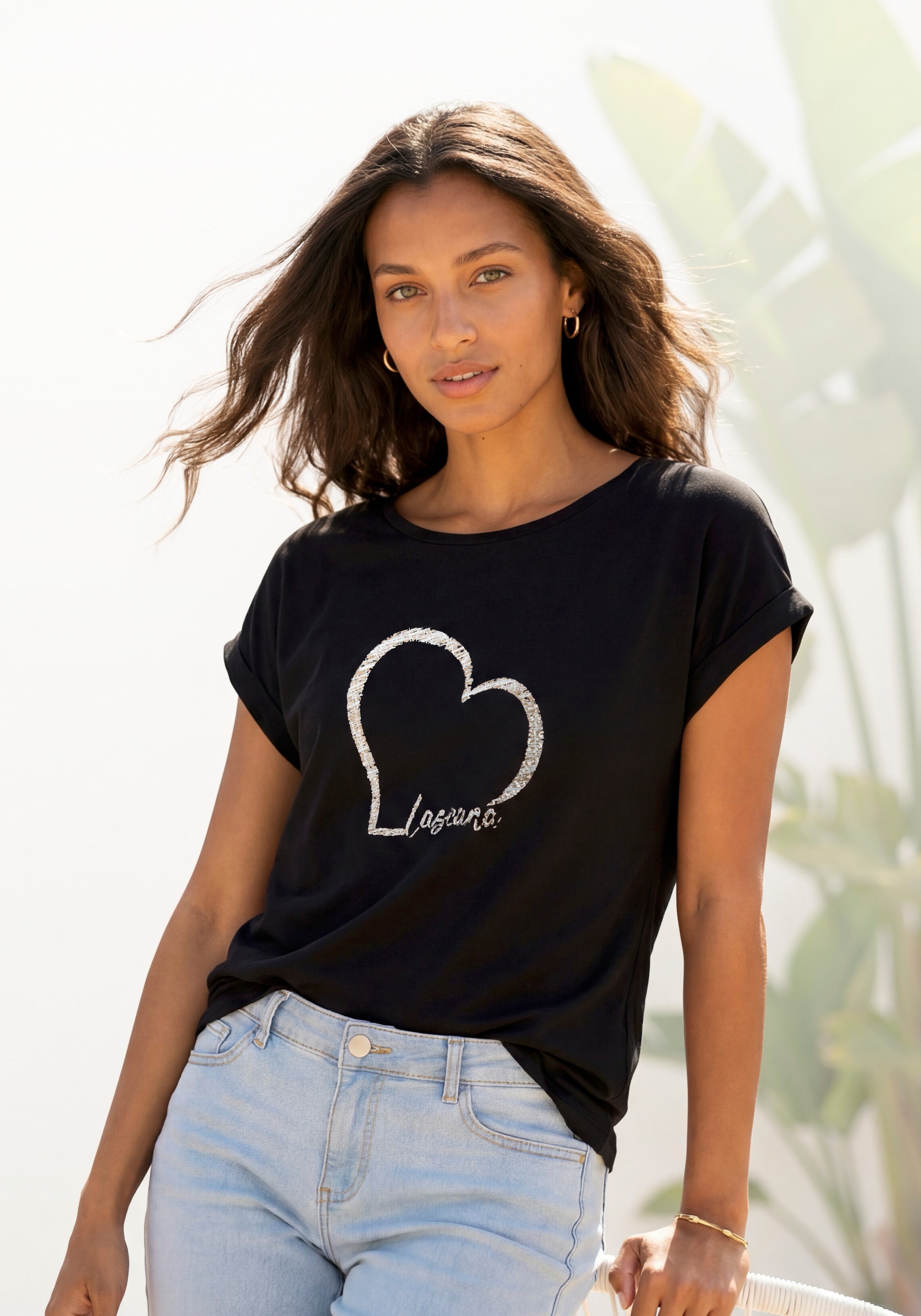 LASCANA Kurzarmshirt »mit Lascana Herz Print« aus weichem Viskose-Stretch