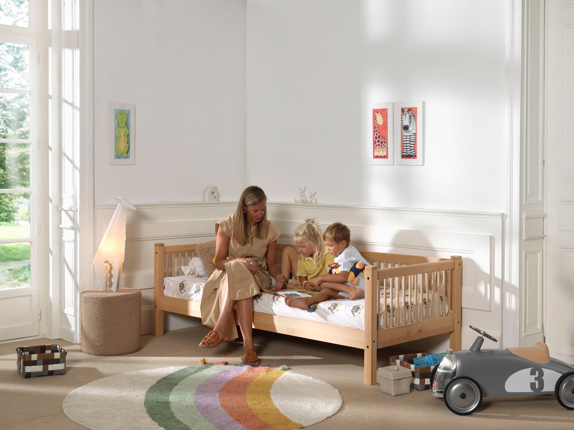 Vipack Daybett »Forrest mit Sprossenumrandung Ideal als Einzel- oder Gästebett« Liegefläche 90/200 cm, inkl. Rolllattenrost, Pfostenstärke  55x55 mm,  stabil und hochwertig gebaut, massiv Buche natur lackiert