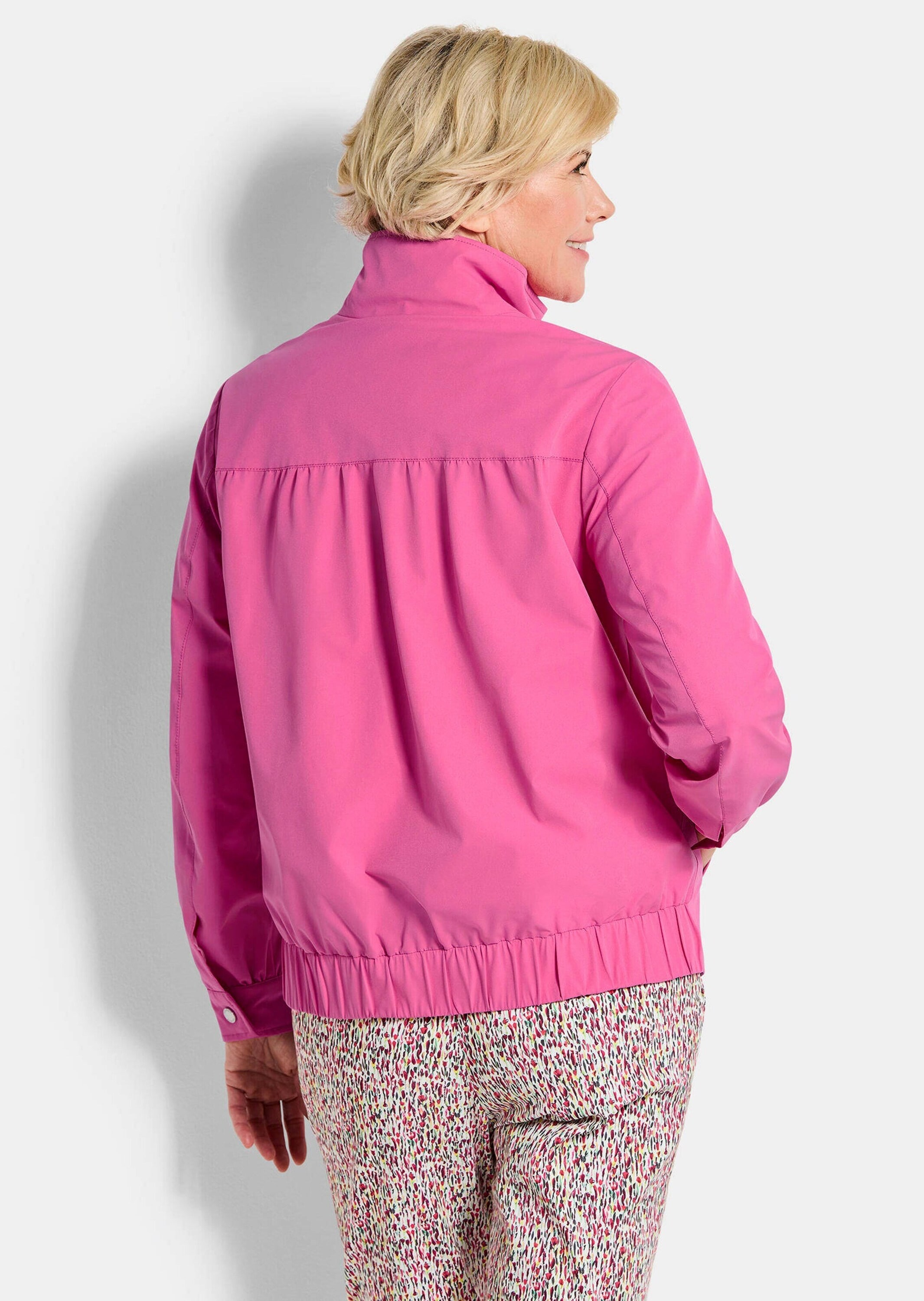 GOLDNER Blouson »Kurzgröße Moderne Freizeitjacke mit Reißverschluss« Sattel im Rück und Vorderteil