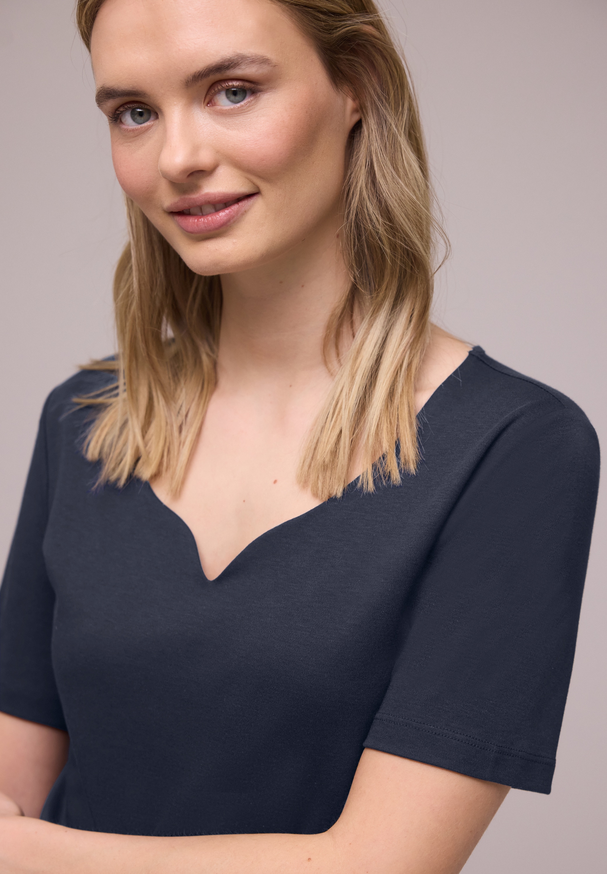 STREET ONE Kurzarmshirt »Style Ada« Sommershirt mit Herz-Ausschnitt