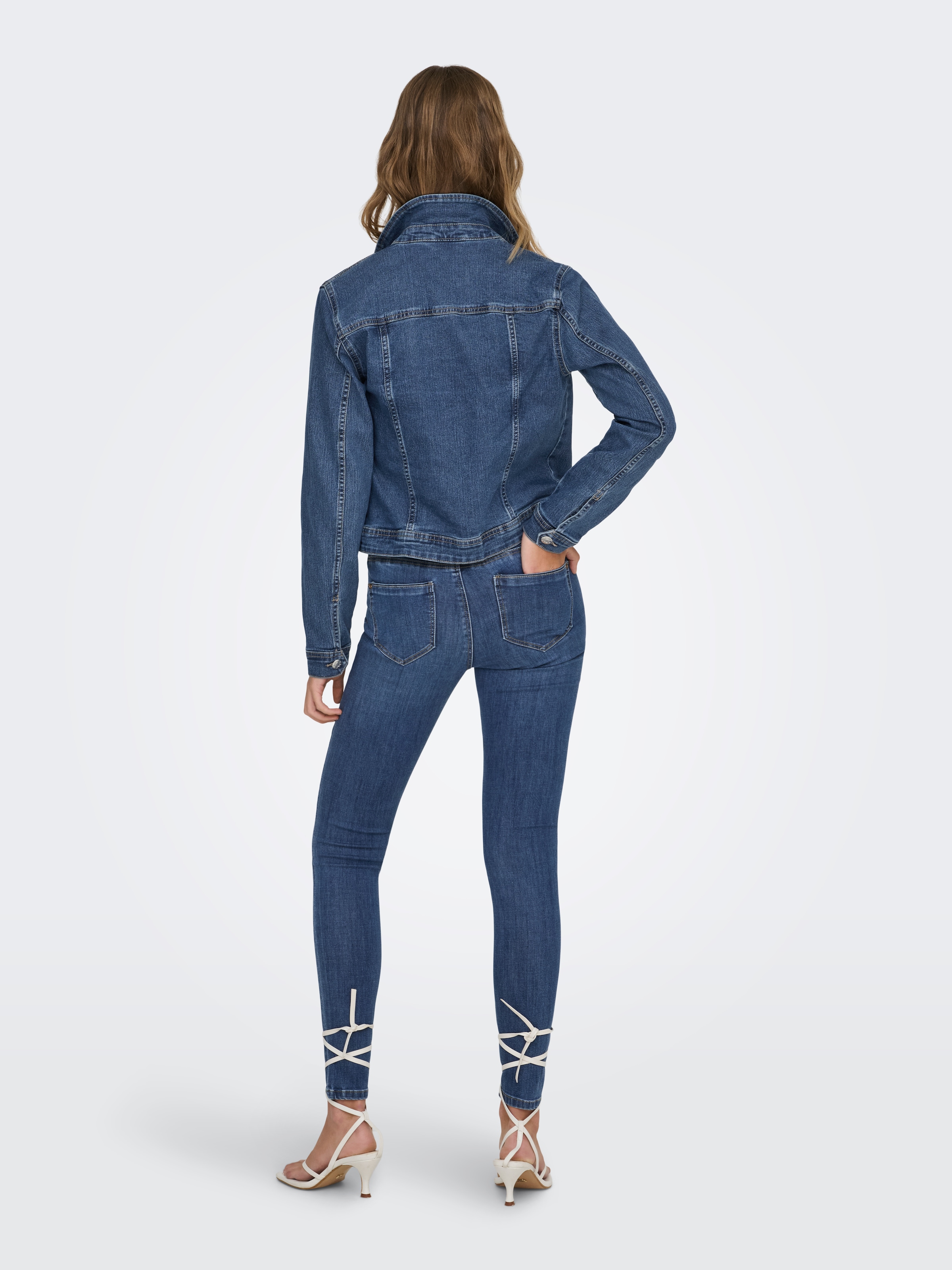 ONLY Jeansjacke »ONLWONDER – Jeansjacke mit Teilungsnähten und Stretch« sehr figurbetont, casual, Denim, Baumwollmischung, Brusttaschen
