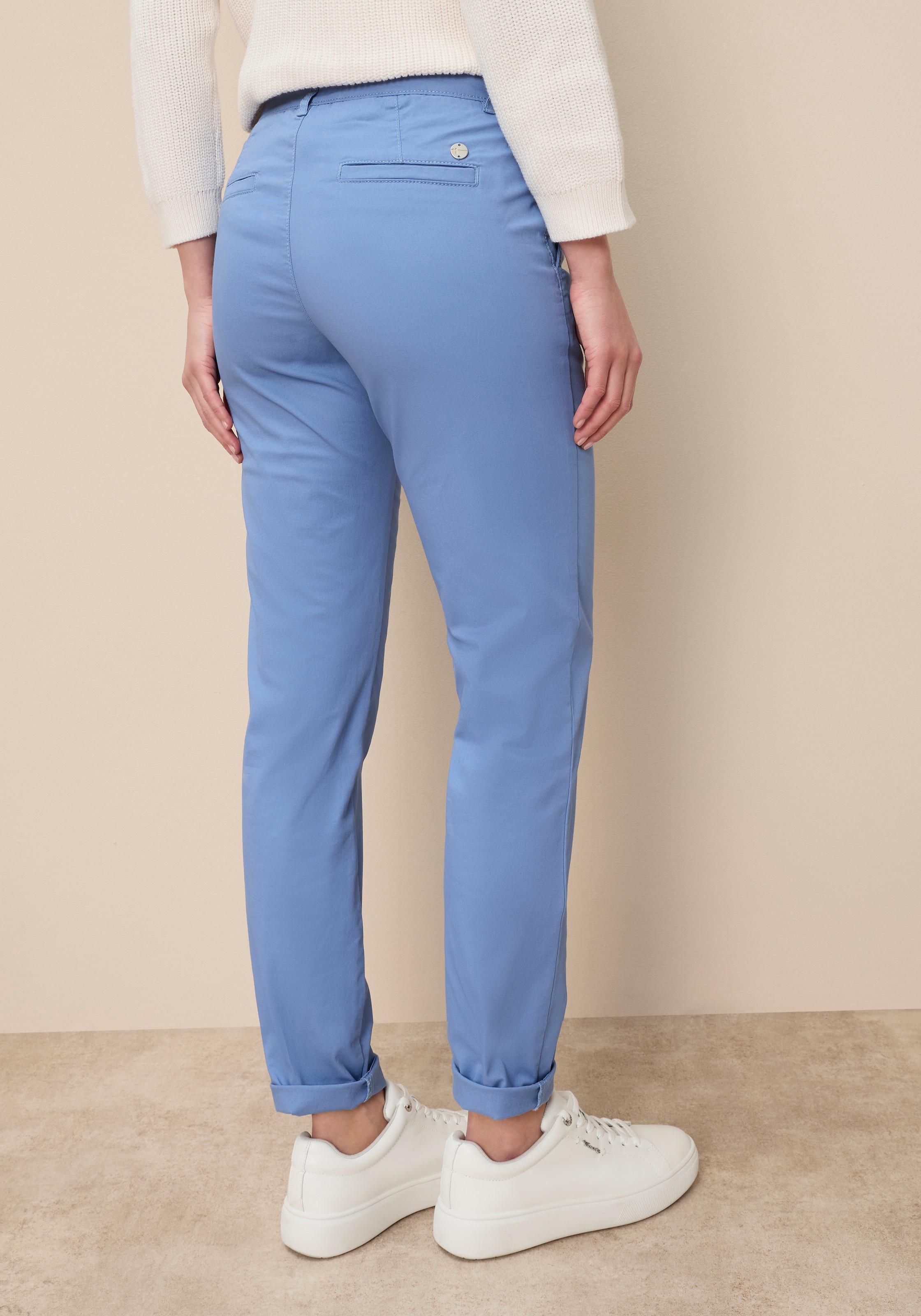 Tamaris Chinohose  mit figurbetonter Passform