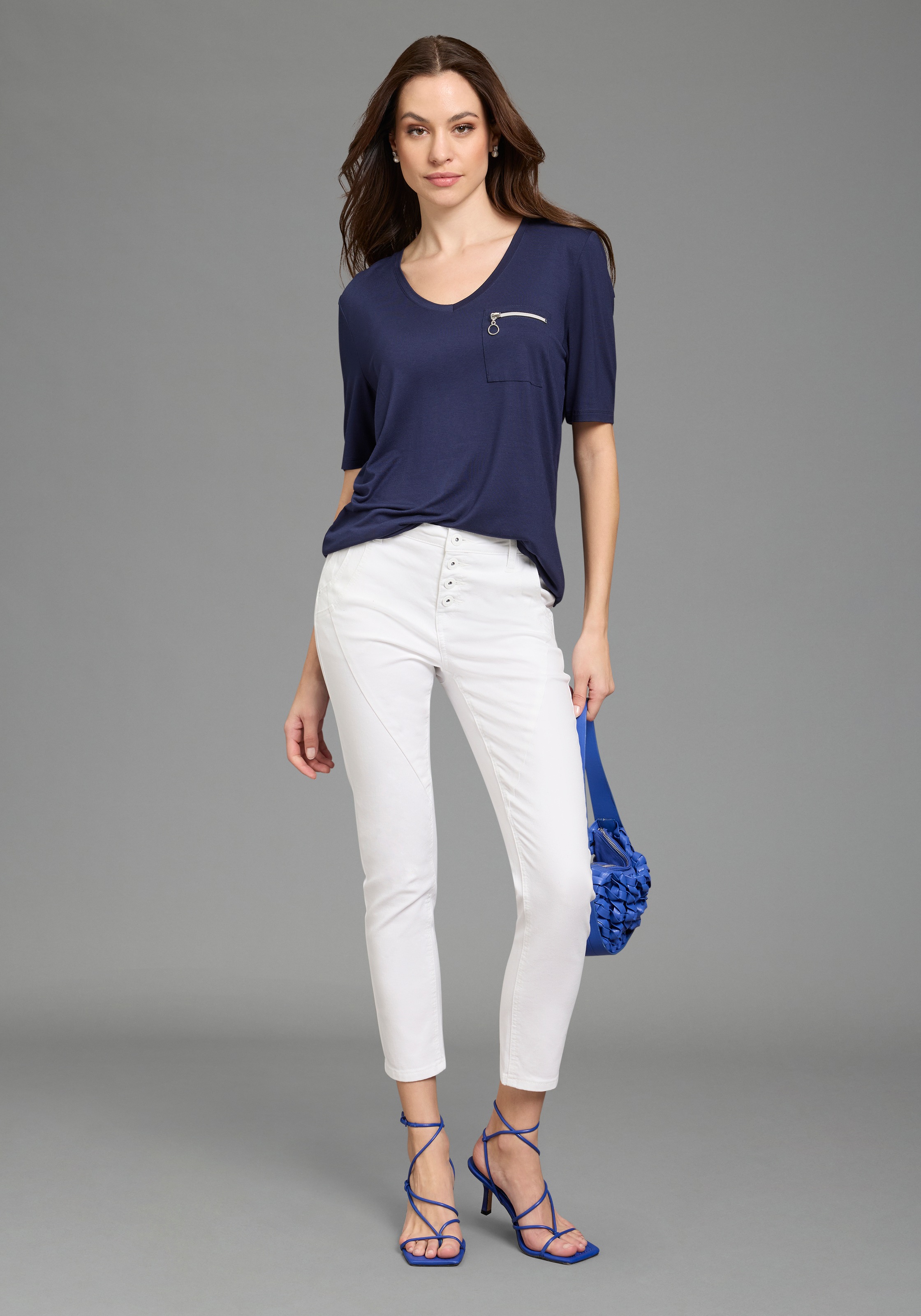 Bruno Banani T-Shirt mit tiefem V-Ausschnitt, Brusttasche und Reißverschluss-Detail