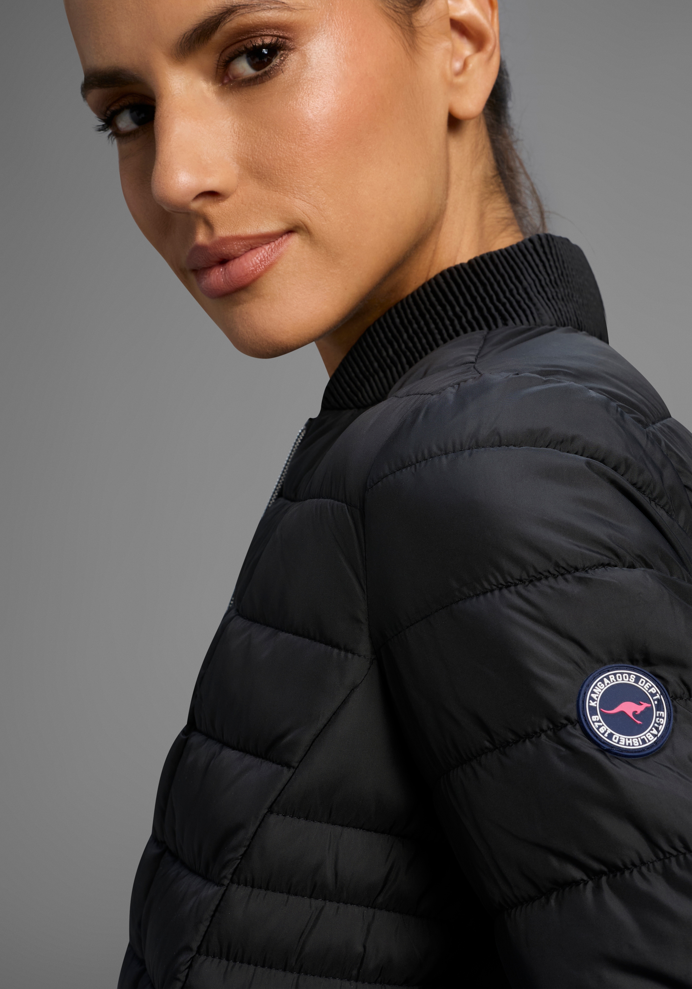 KangaROOS Steppjacke, figurbetonter Schnitt, hüftlange Passform