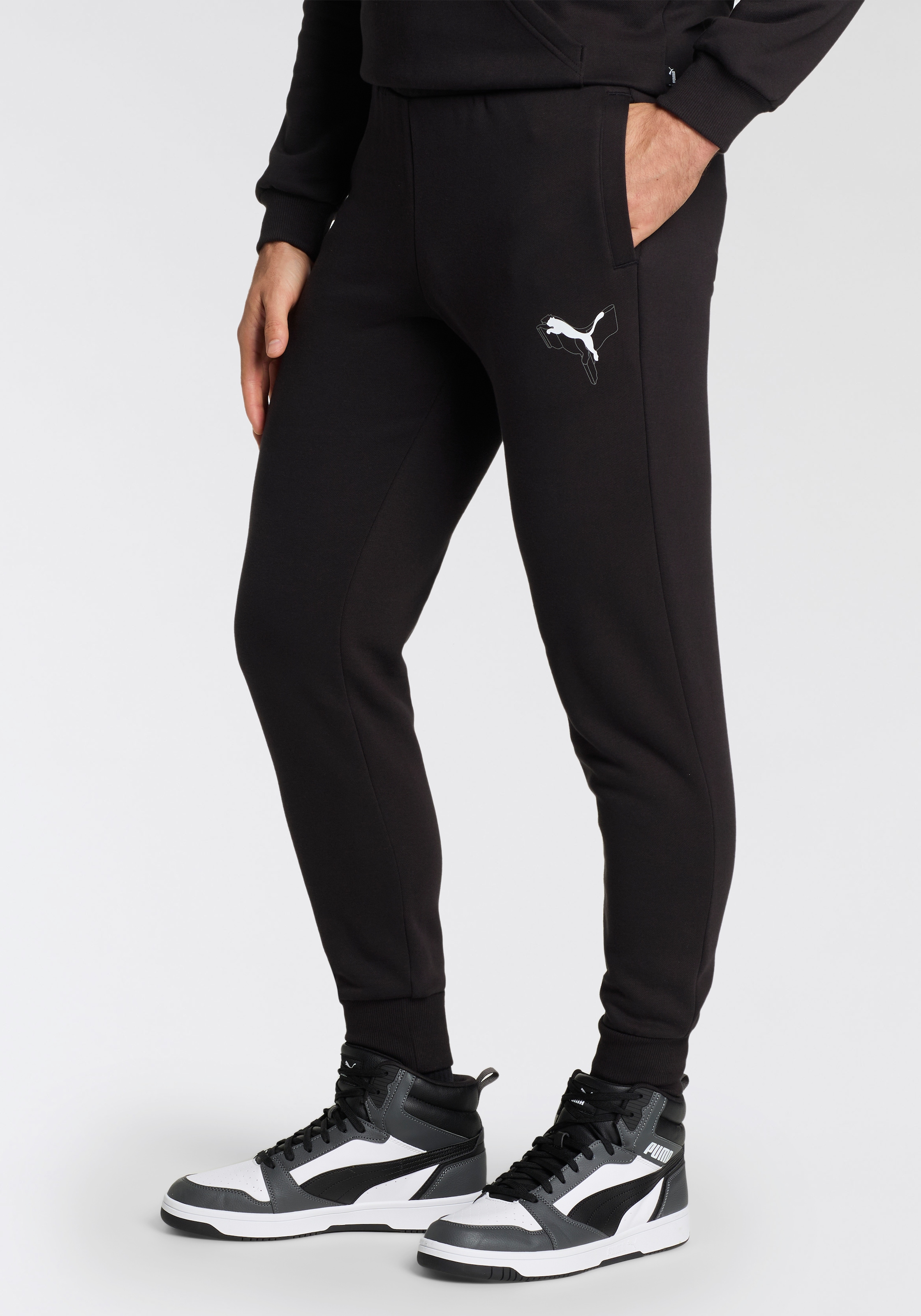 Trainingshose »ESS+ LOGO LAB CAT SWEATPANTS FL CL«, Jogginghose