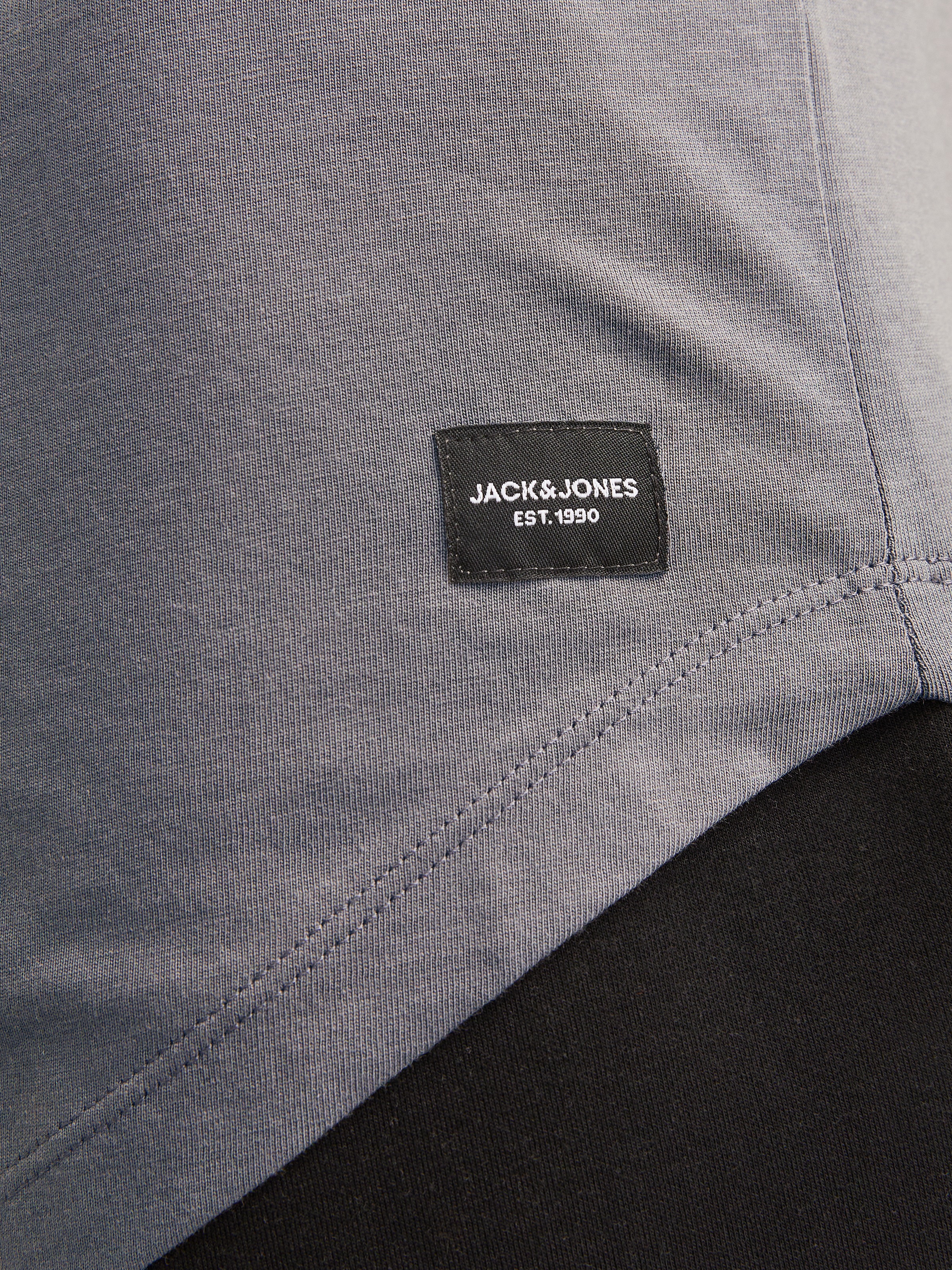 Jack & Jones Rundhalsshirt »JJENOA TEE SS CREW NECK NOOS«, mit abgerundetem Saum