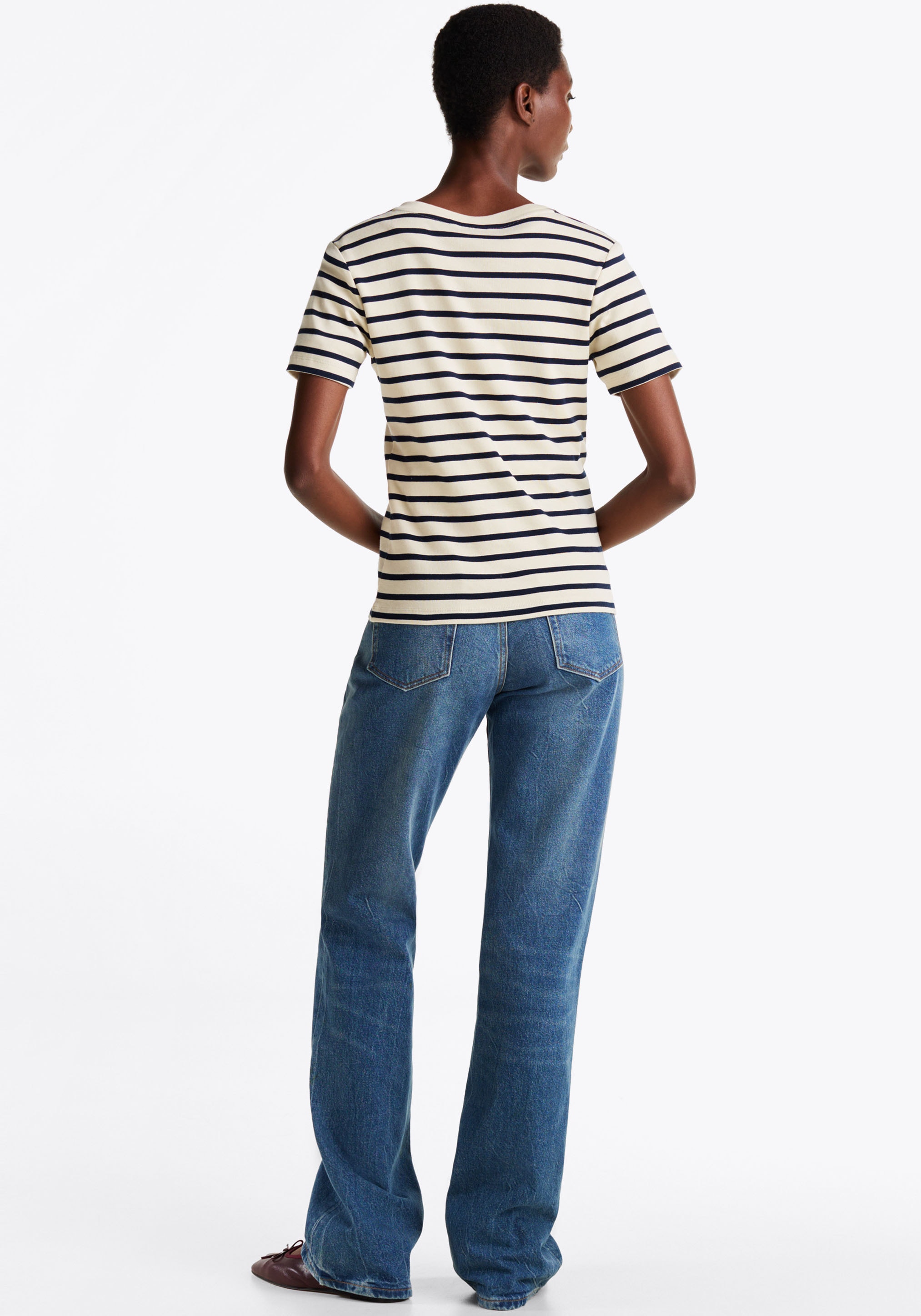 Tommy Hilfiger T-Shirt »SLIM CODY V-NK SS mit V-Ausschnitt und Streifen«, gestreift, casual, slim fit, Baumwolle, V-Ausschnitt