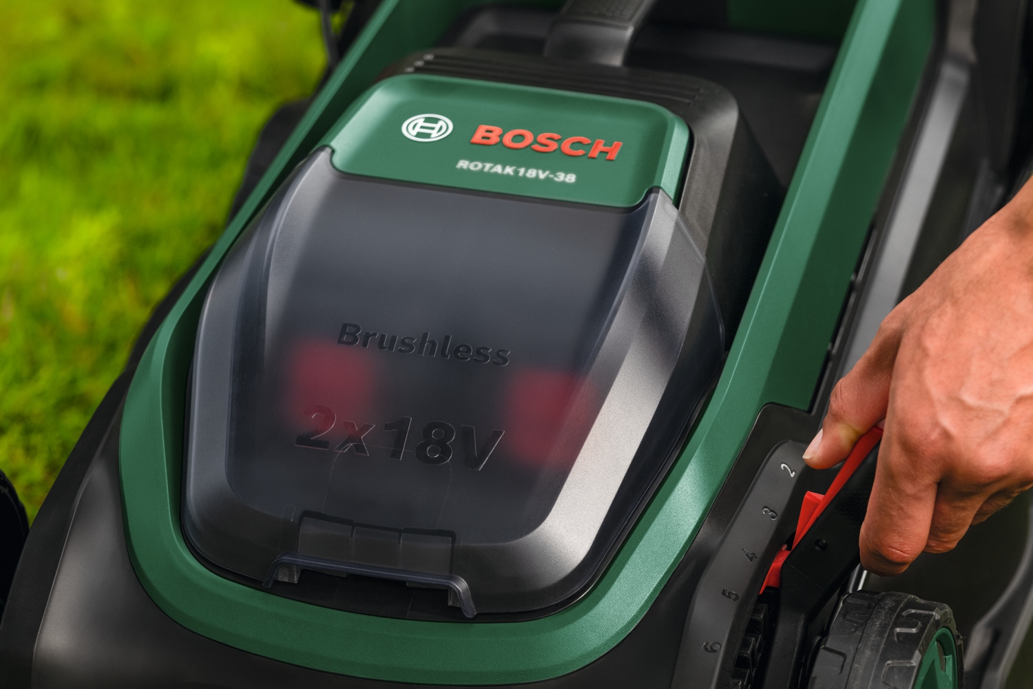 Bosch Home & Garden Akkurasenmäher »Rotak 18V2-38« Kraftvoller 3-in-1-Mäher für mittelgroße bis größere Rasenflächen