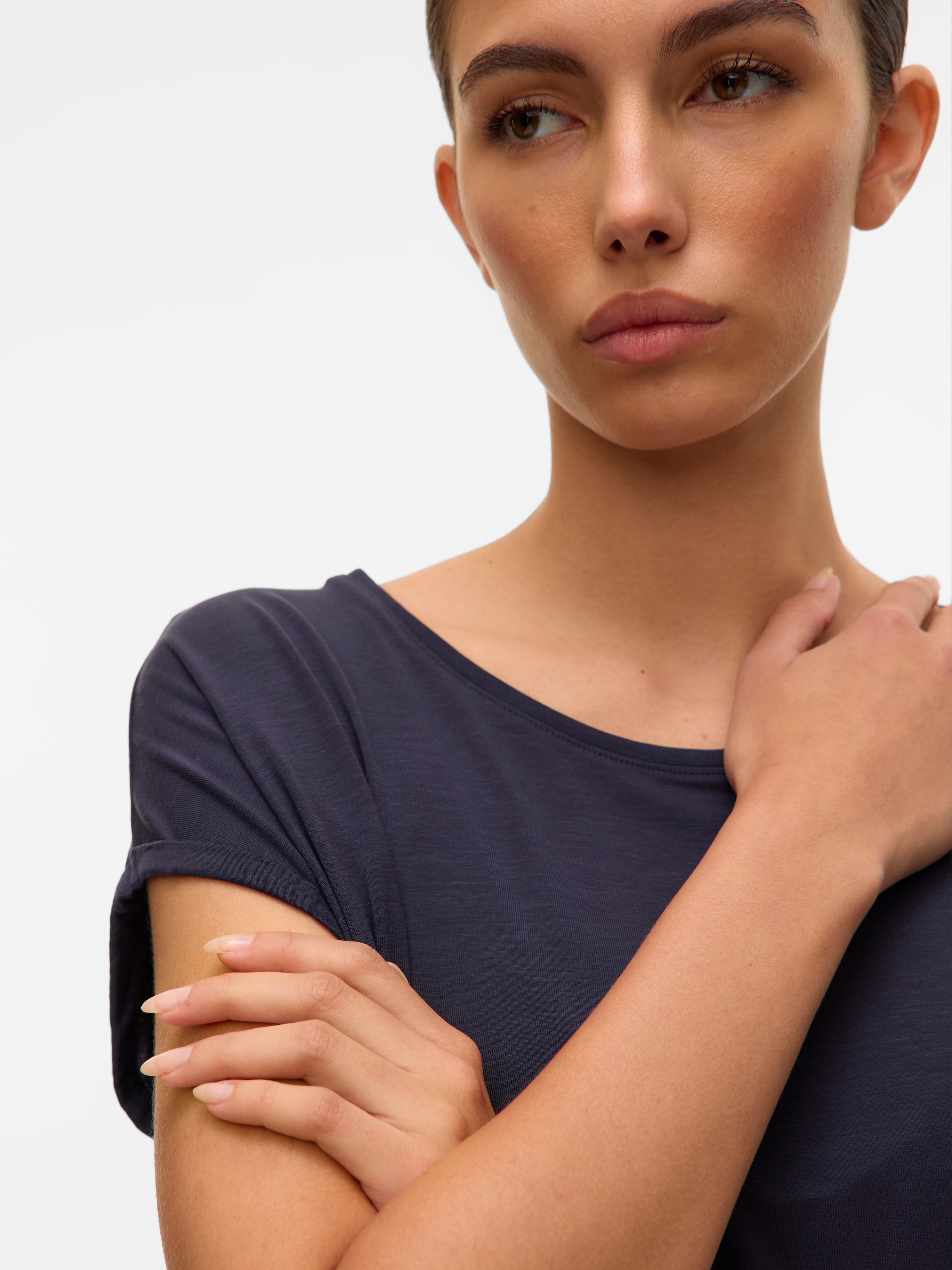 Vero Moda Rundhalsshirt »VMAVA PLAIN SS TOP GAJRS NOOS« Materialmix, regular fit