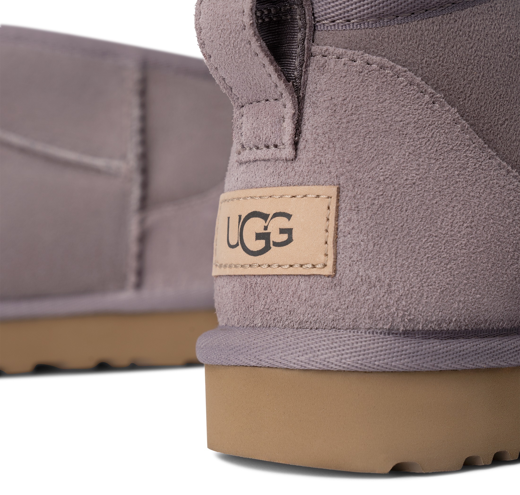 UGG Schlupfboots »Classic Ultra Mini«, Bequemschuh, Freizeitschuh mit Logopatch