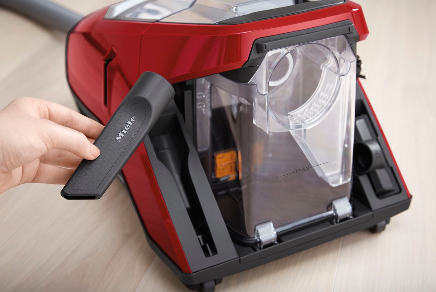 Miele Bodenstaubsauger »Blizzard CX1 Cat & Dog« 890 W beutellos