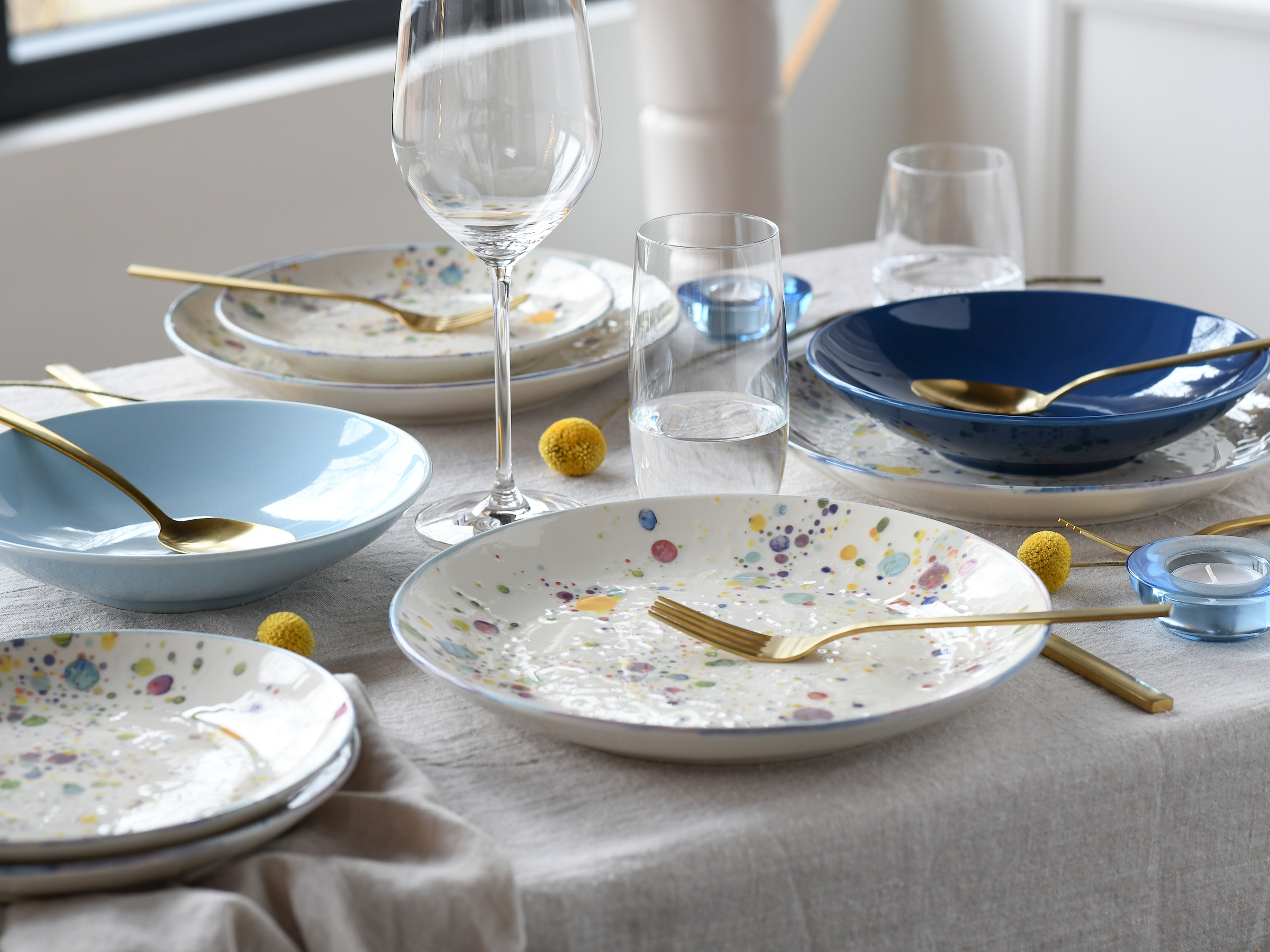 CreaTable Teller-Set »Candy Drops, Tellerset 12-tlg.« Unregelmäßige bunte Punkte, Gute Laune Geschirr, Frisch, Freundlich