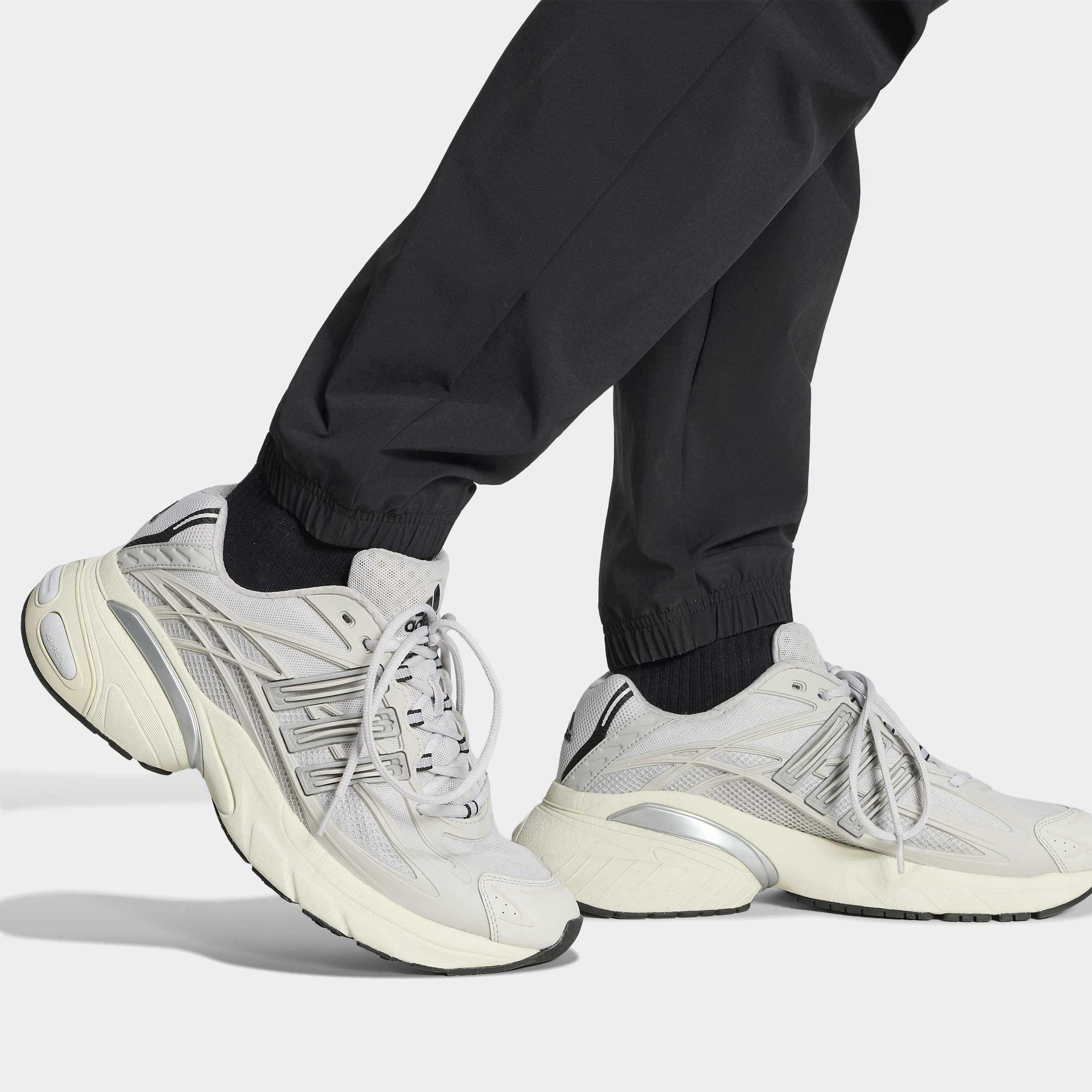 adidas Originals Sporthose »TECH ESS WV PT«
