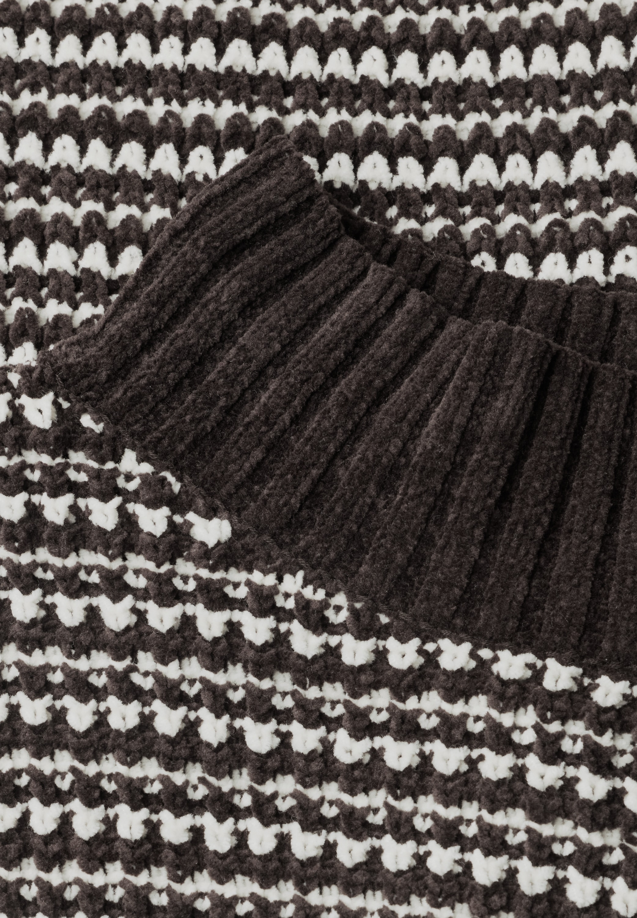 STREET ONE Strickpullover mit Turtle Neck und Streifenmuster