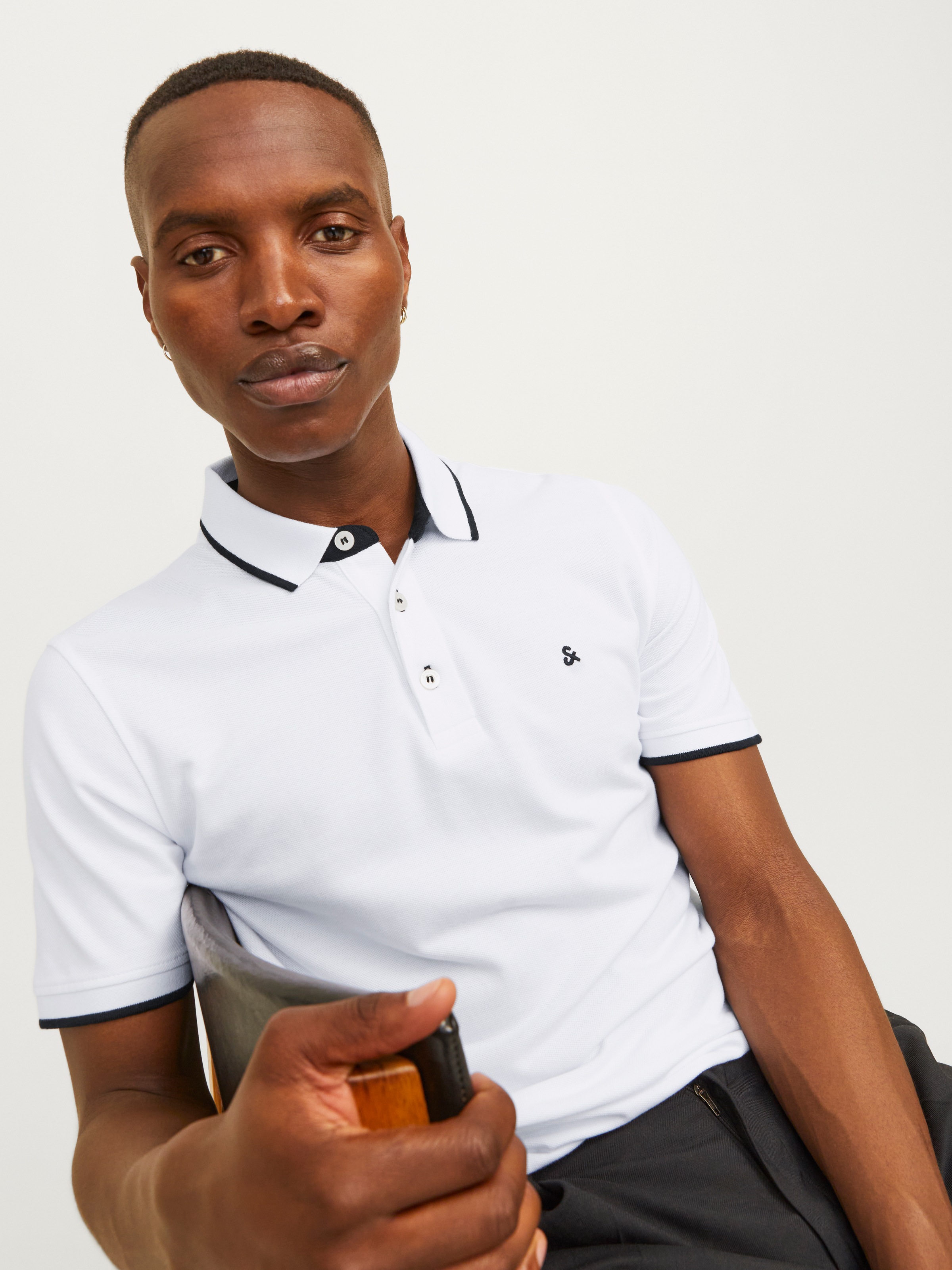 Jack & Jones Poloshirt »JJEPAULOS  Poloshirt mit klassischem Kragen und figurbetonter Form« Logostickerei, modisch, schmal, Baumwolle, Polokragen