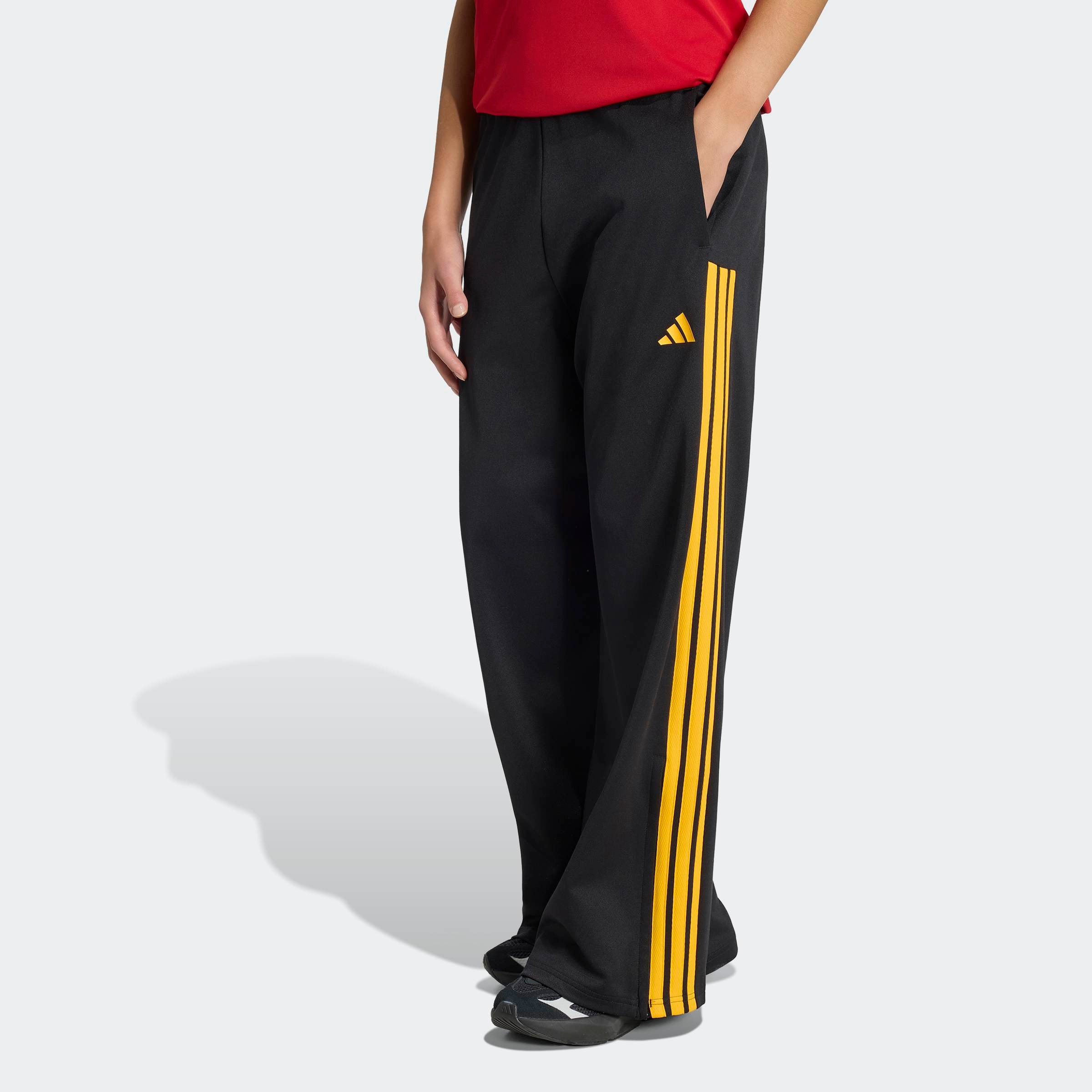 adidas Sportswear Sporthose »HOUSE OF TIRO, WEITES BEIN«  sportlicher Stil, für Training und Freizeit, mit Kordelverschluss