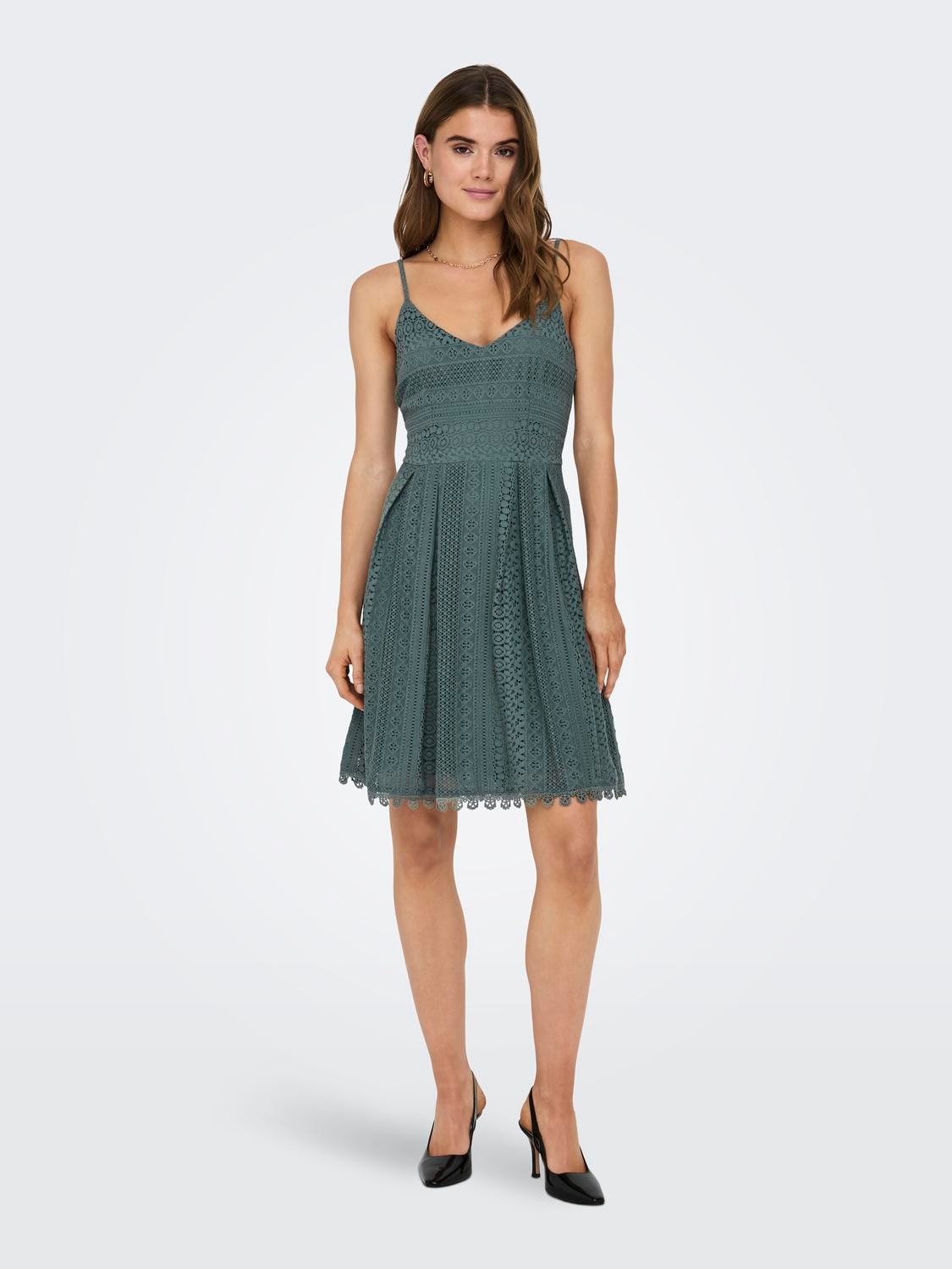 ONLY Trägerkleid »ONLHELENA – Trägerkleid aus Baumwolle für den Sommer« Baumwolle, regular fit, V-Ausschnitt