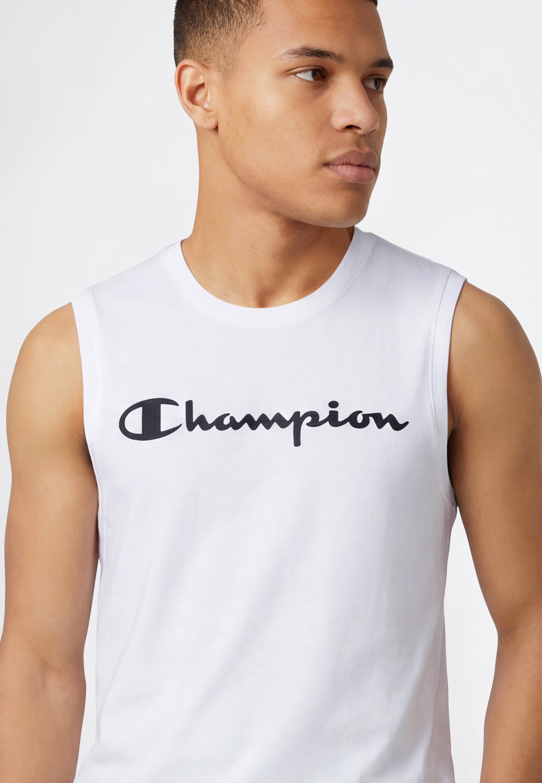 Champion Tanktop »BASICS Sleeveless T-Shirt Large Logo« sportliche Schnittform, sportlicher Stil, mit Rundhalsausschnitt