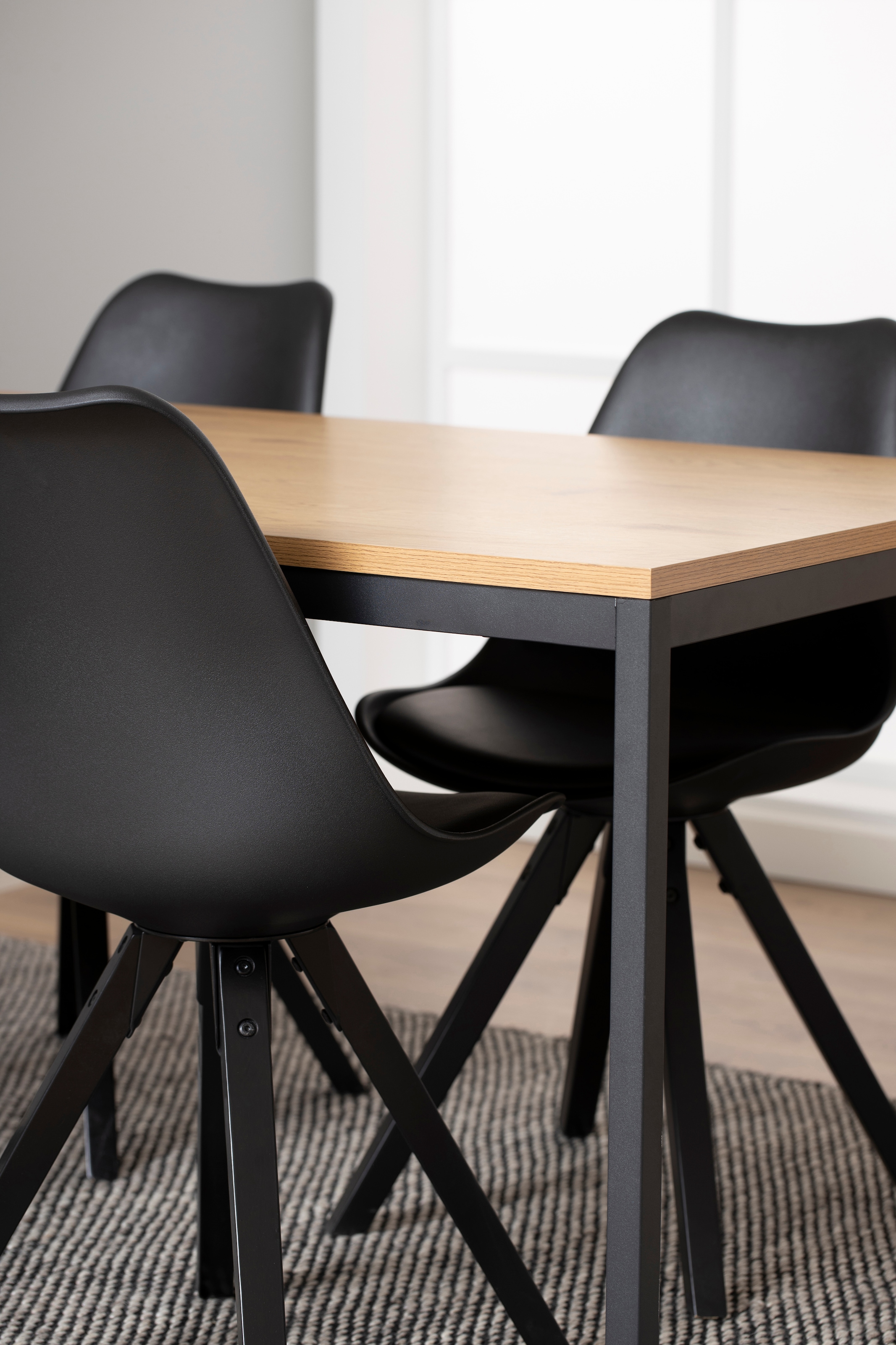 ACTONA GROUP Esstisch, mit Gestell aus pulverbeschichtetem Metall, Breite 160 cm