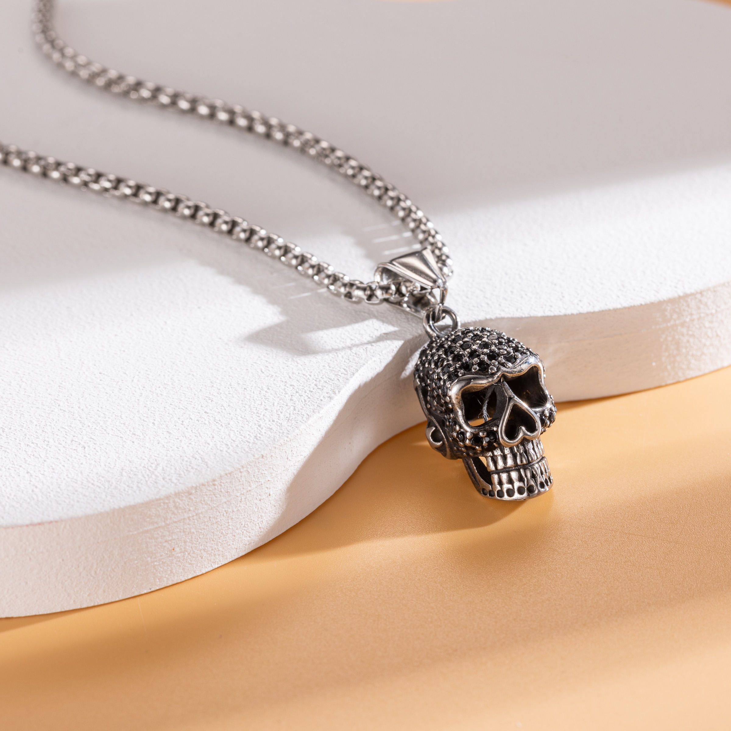 Firetti Kette mit Anhänger »Schmuck Geschenk Edelstahl Halsschmuck Halskette Totenkopf Skull« mit Zirkonia (synth.)