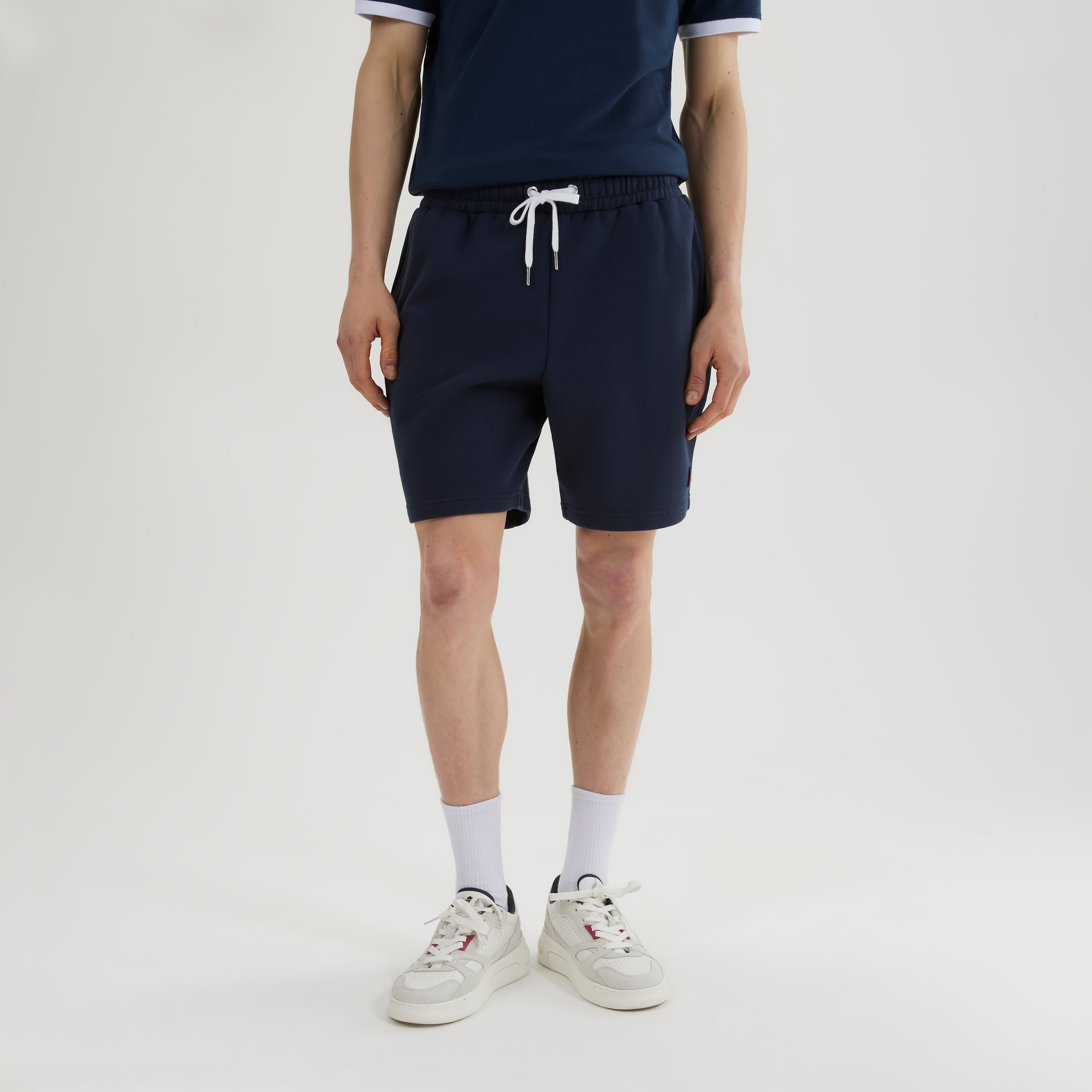 Ellesse Sweatshorts »ISLINGTON SHORT«  bequeme Passform, sportlicher Stil, für Freizeit und aktive Tage
